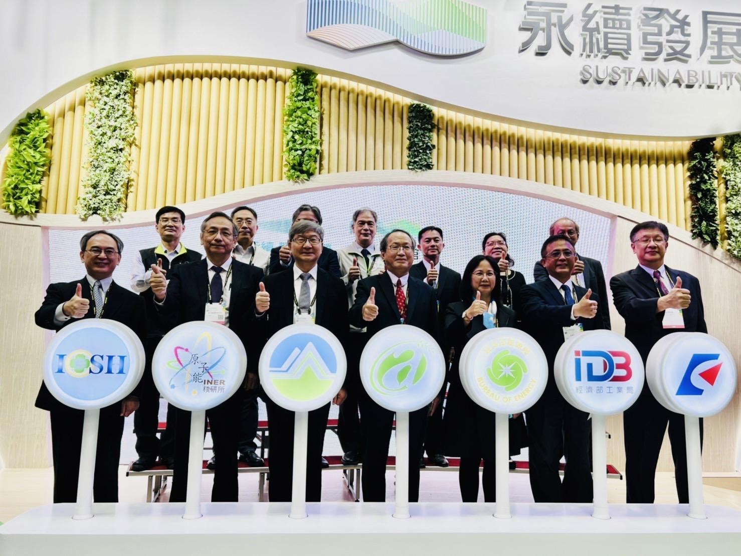 2022台灣創新技術博覽會-永續發展館開幕,由行政院農委會5部會7機關共同辦理,現場嘉賓雲集。(農委會提供)