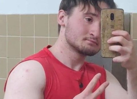 22歲男子因交不到女友成仇女變態，不僅主動去接受軍事訓練，還恐怖的訂出具體計畫要「屠宰」3,000名女子。（翻攝自Tres Genco IG）