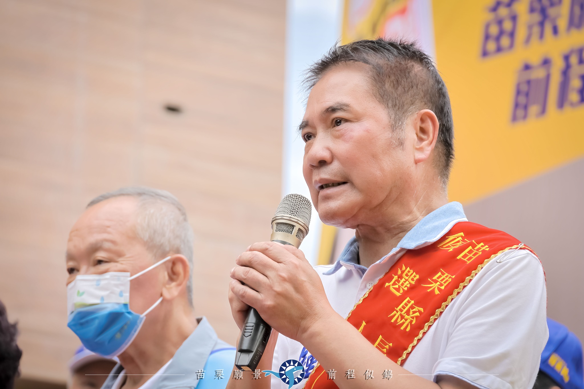 苗栗縣長無黨籍參選人鍾東錦前科被翻出，他今天回應：「我殺了誰？我沒有退選的理由。」（翻攝自鍾東錦臉書）