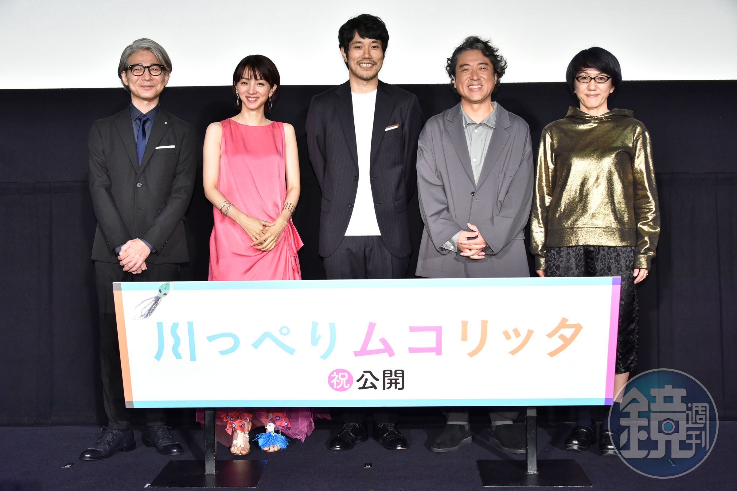 荻上直子導演（右）《河畔小日子》新片集結吉岡秀隆、滿島光、松山研一、室剛實力派演員。（政駒實業提供）