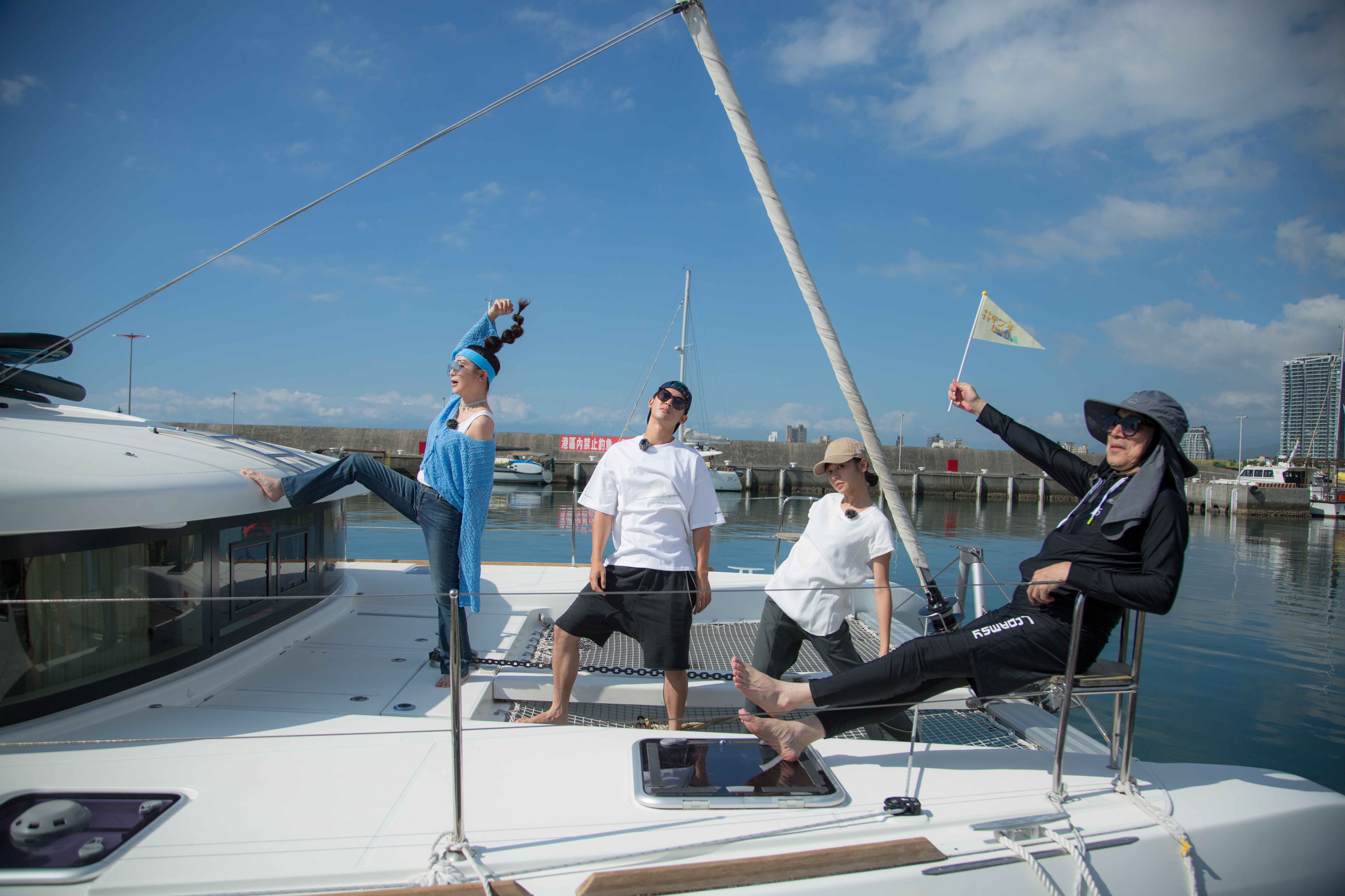 高捷擁有雄厚的人脈關係，讓大夥免費享受豪華的遊艇、體驗豐富的水上活動。（東森綜合提供）