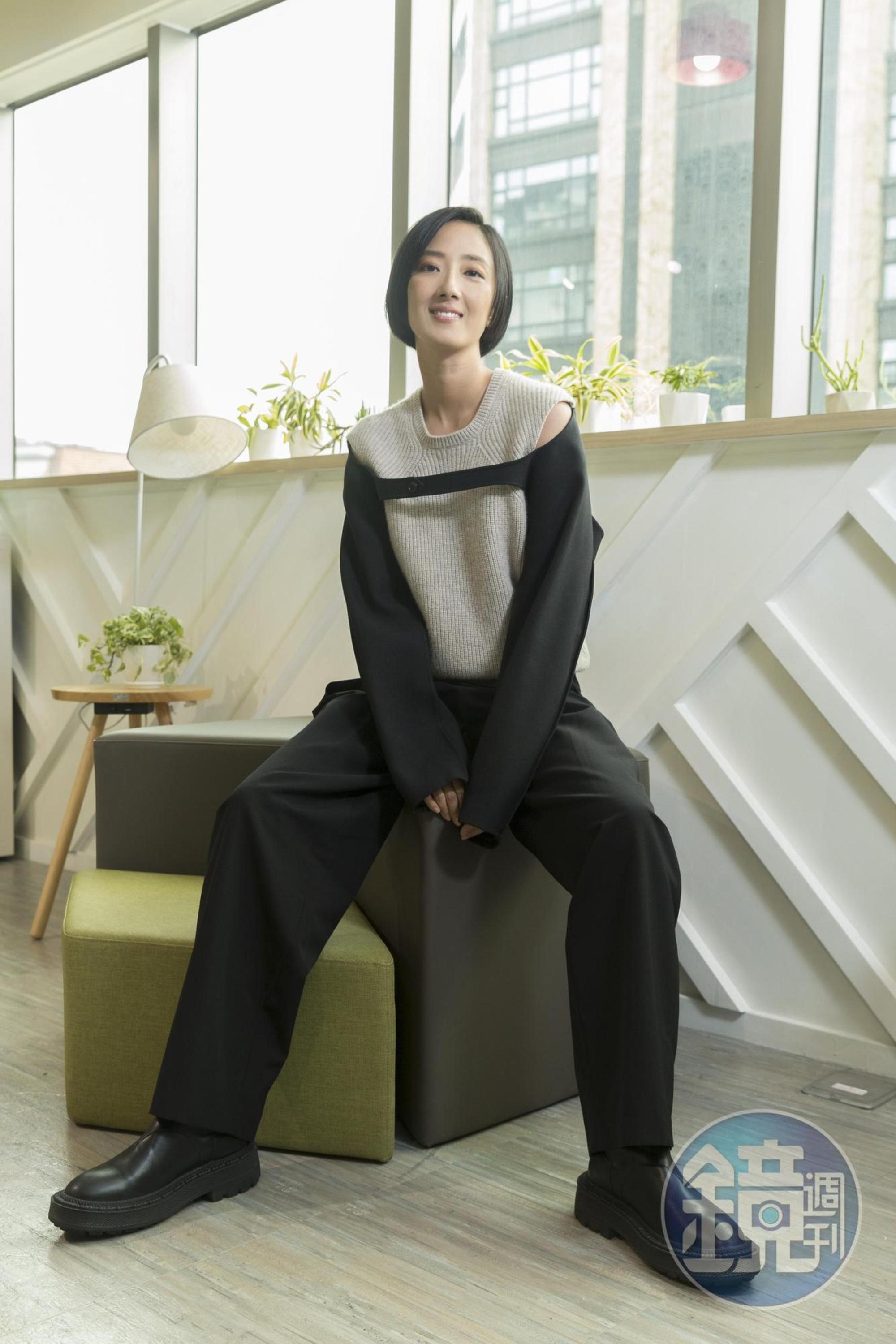 演藝圈誘惑百百種,繁華塵埃似距她很遠,桂綸鎂的獨特始終如一。
