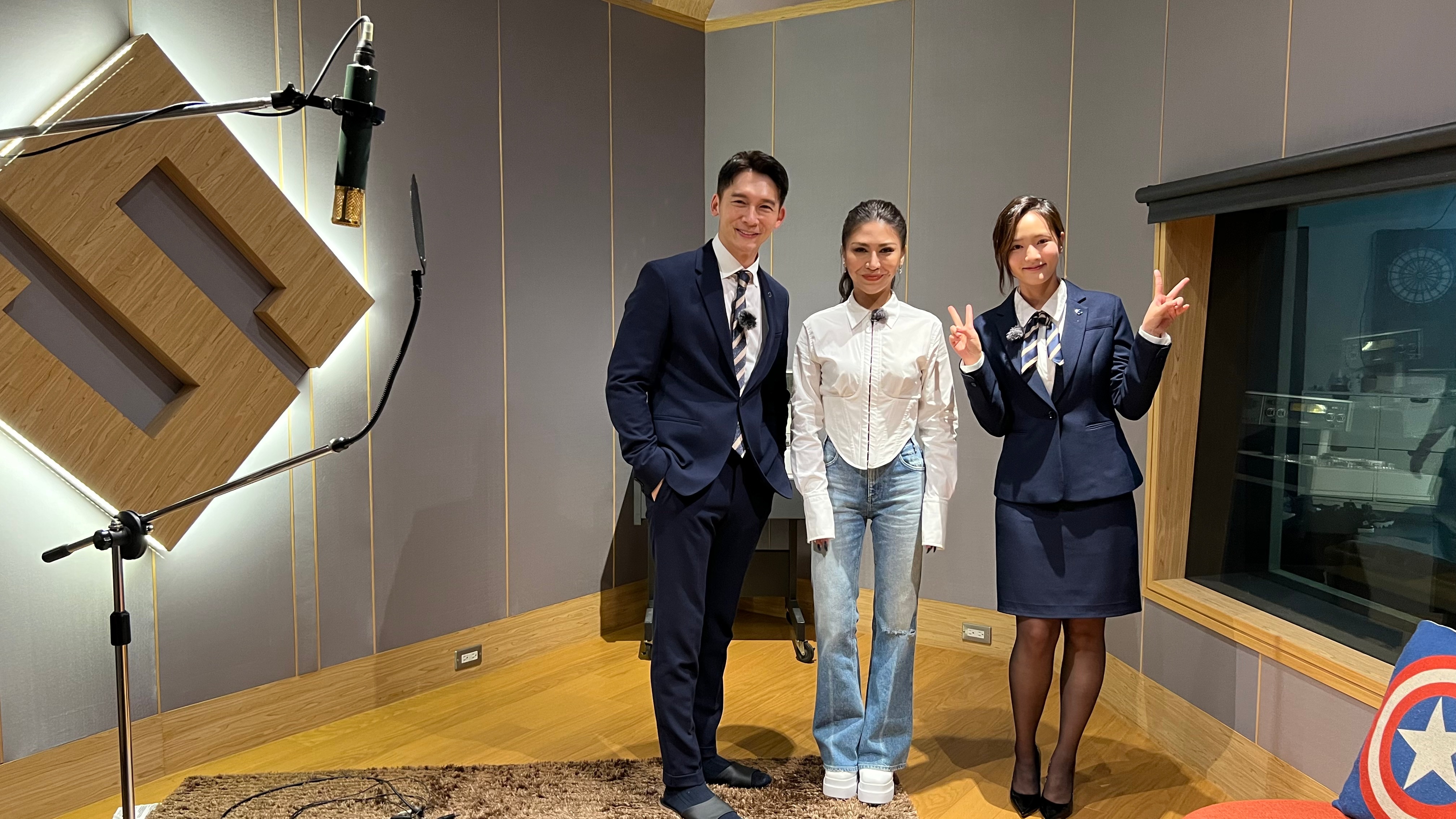 艾怡良鼓吹温昇豪再戰歌壇，王淨見歌后把握機會請教發聲技巧。（國際富豪汽車提供）