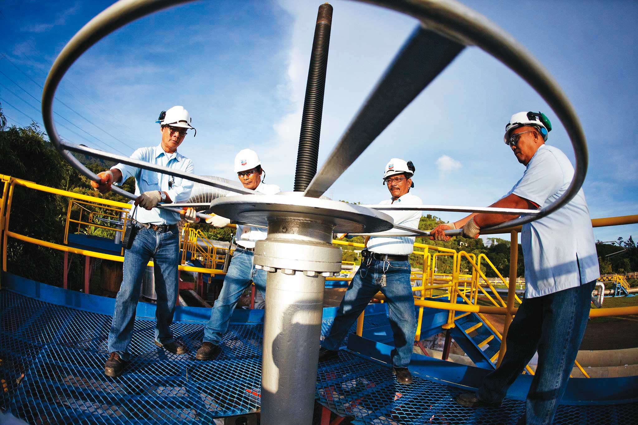 近期油價因美元、供需、政治角力而出現劇烈震盪，浮現套利空間。（翻攝Chevron臉書）