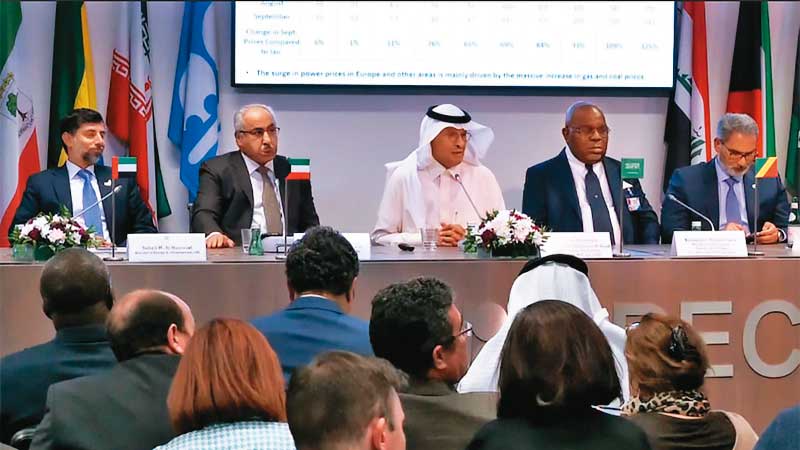 OPEC+突然宣布每日減產200萬桶石油，使油價出現V型反轉。（翻攝Arab Center Washington DC官網）