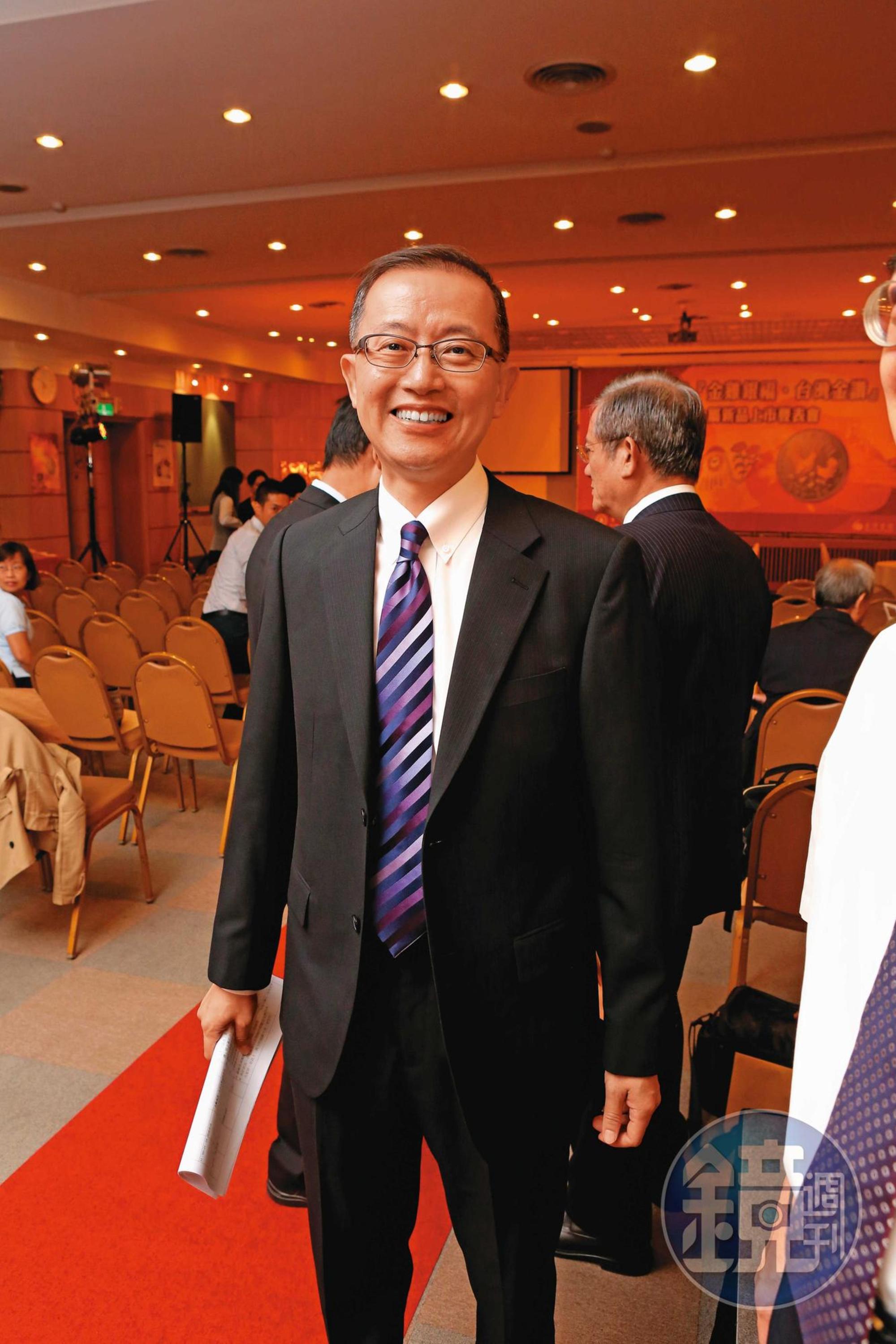 台灣銀行貴金屬部經理楊天立指出，若美元指數繼續狂升，小心金價有破底可能。