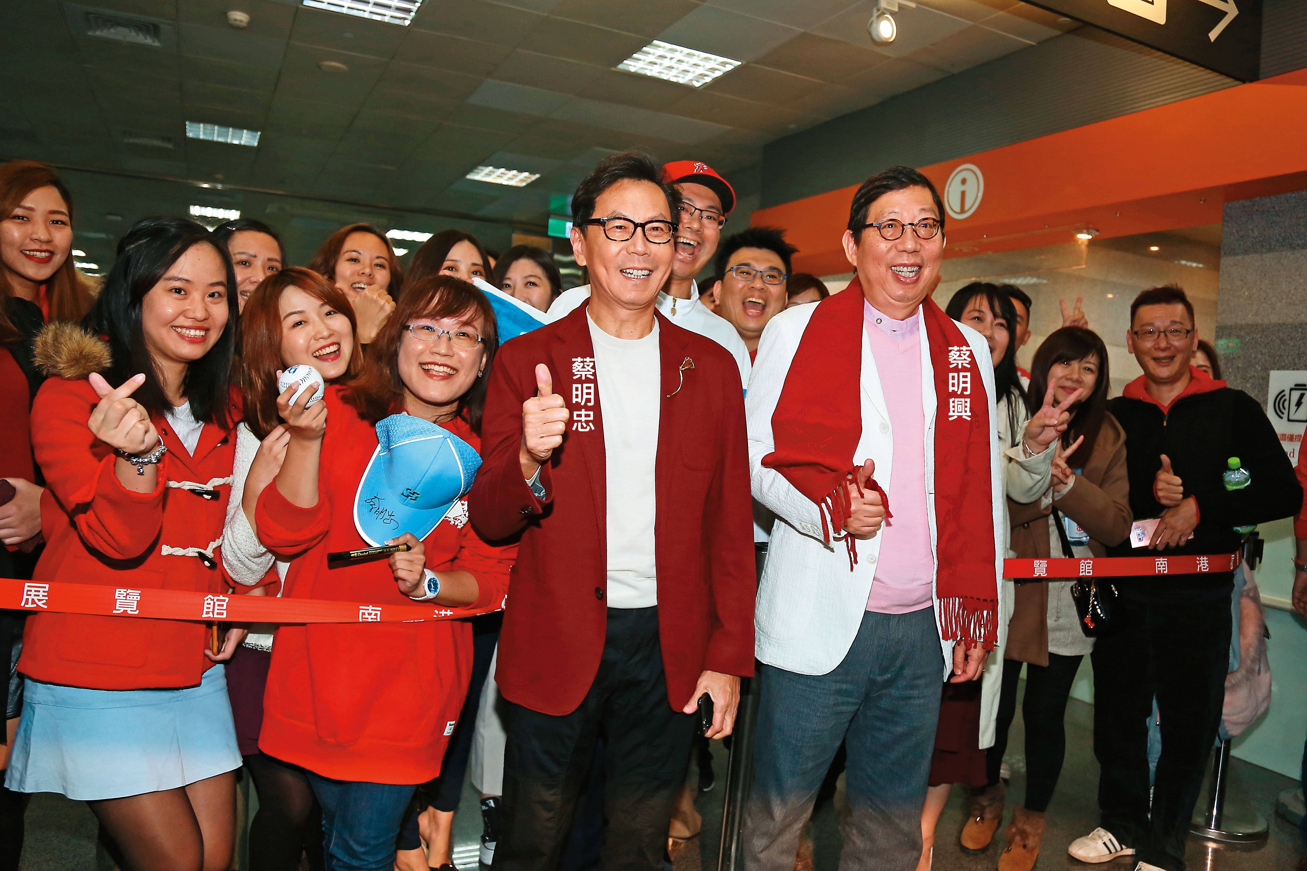 富邦集團蔡家兄弟蔡明忠、蔡明興結合集團資源，協助北富銀拿下好市多聯名卡發卡權。