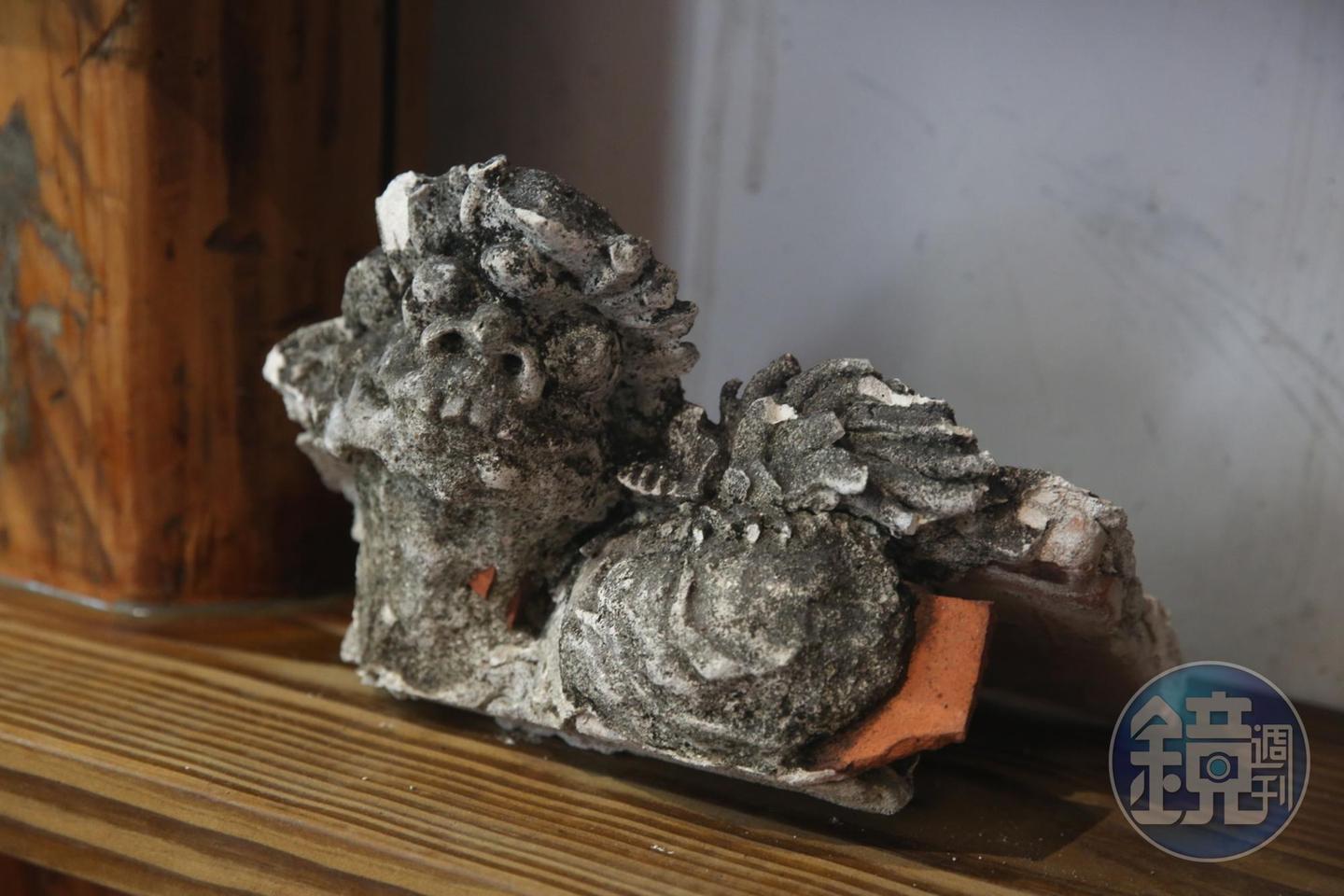 文物館裡的每一件物件都有故事，圖是老屋上方拆下的石獅。