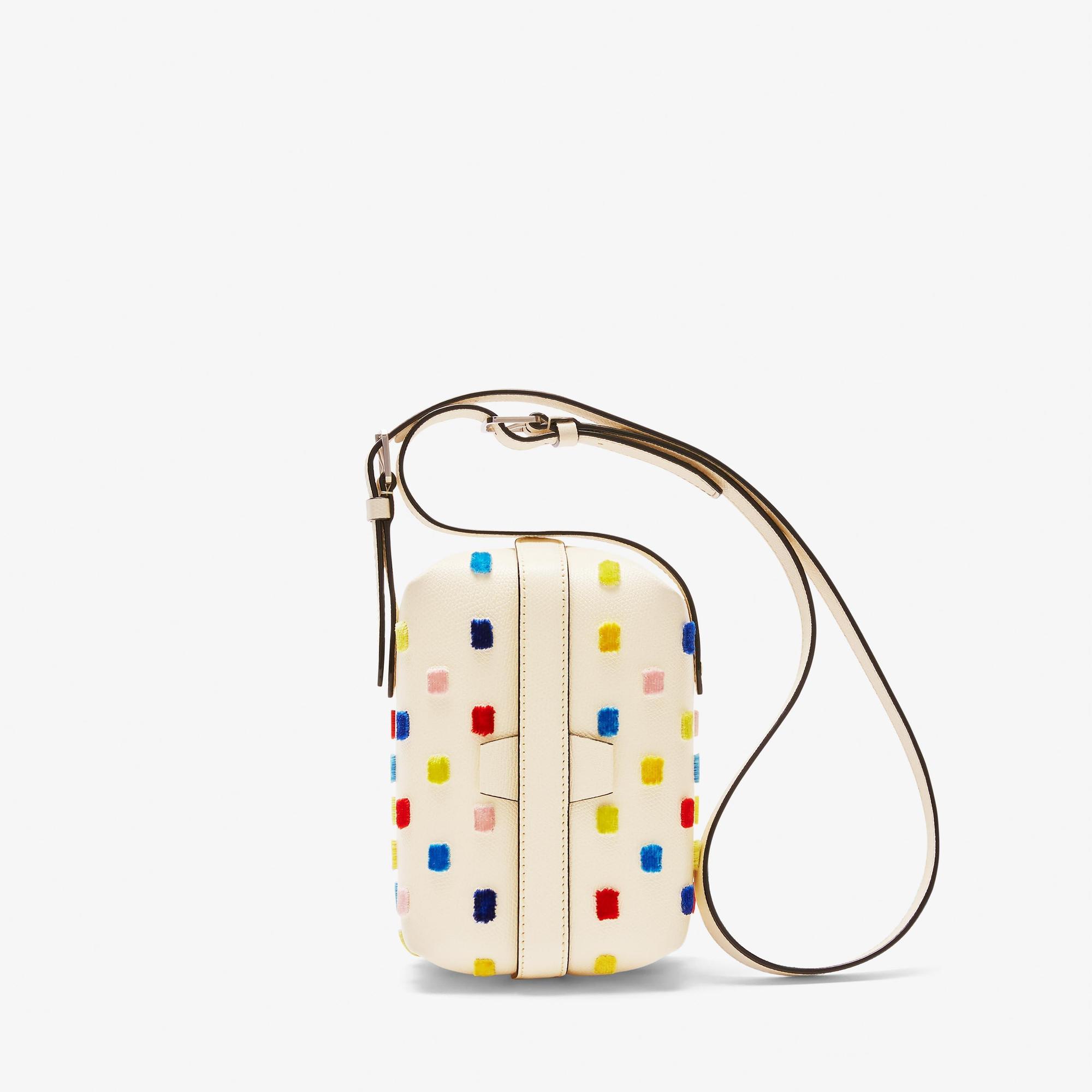 Tric Trac Polka Dot肩背包。NT$80,000(Valextra提供)