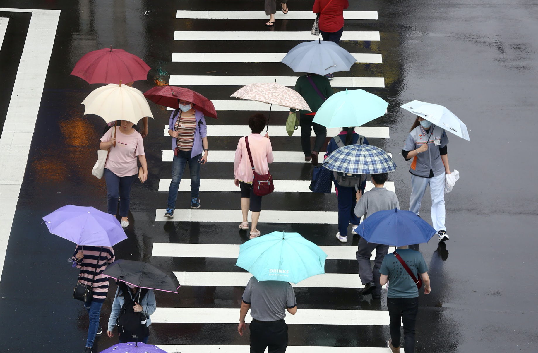 中央氣象局昨(15)日下午16時發布「尼莎」颱風海上颱風警報。（資料照）