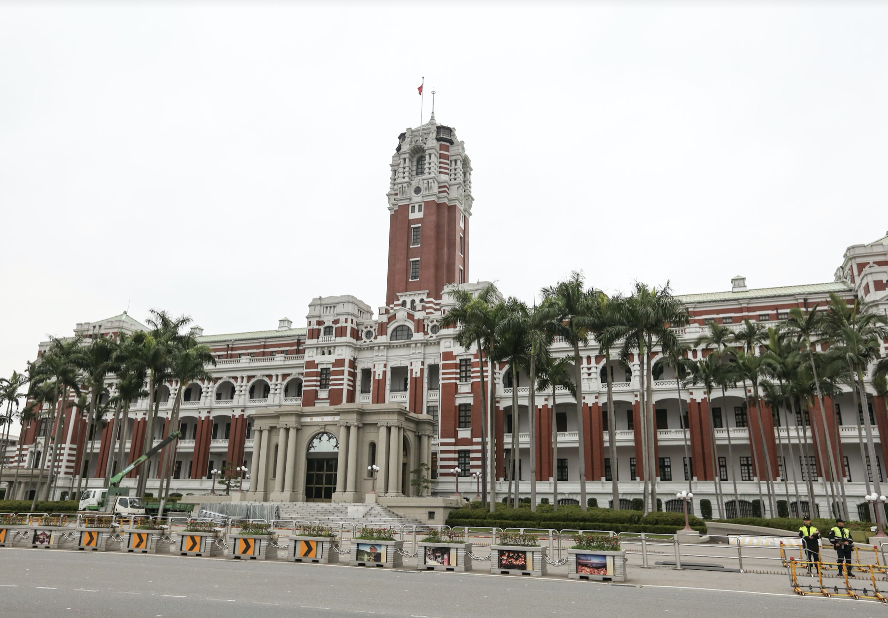 中國國家主席習近平於政治報告中稱對台「決不承諾放棄使用武力」，總統府回應了。（資料照）