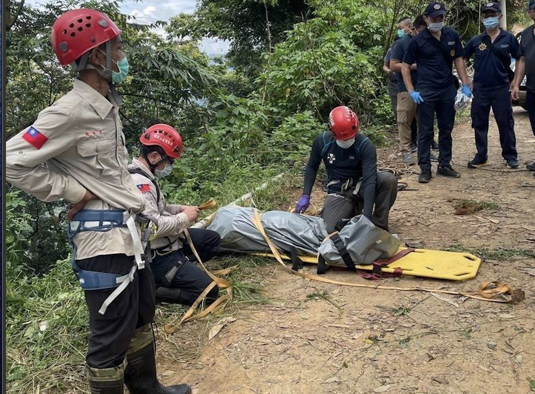 松男被逮捕後，引導警方找到莊男遺體，他還辯稱自己是「正當防衛」，但遭法官打臉。（讀者提供）