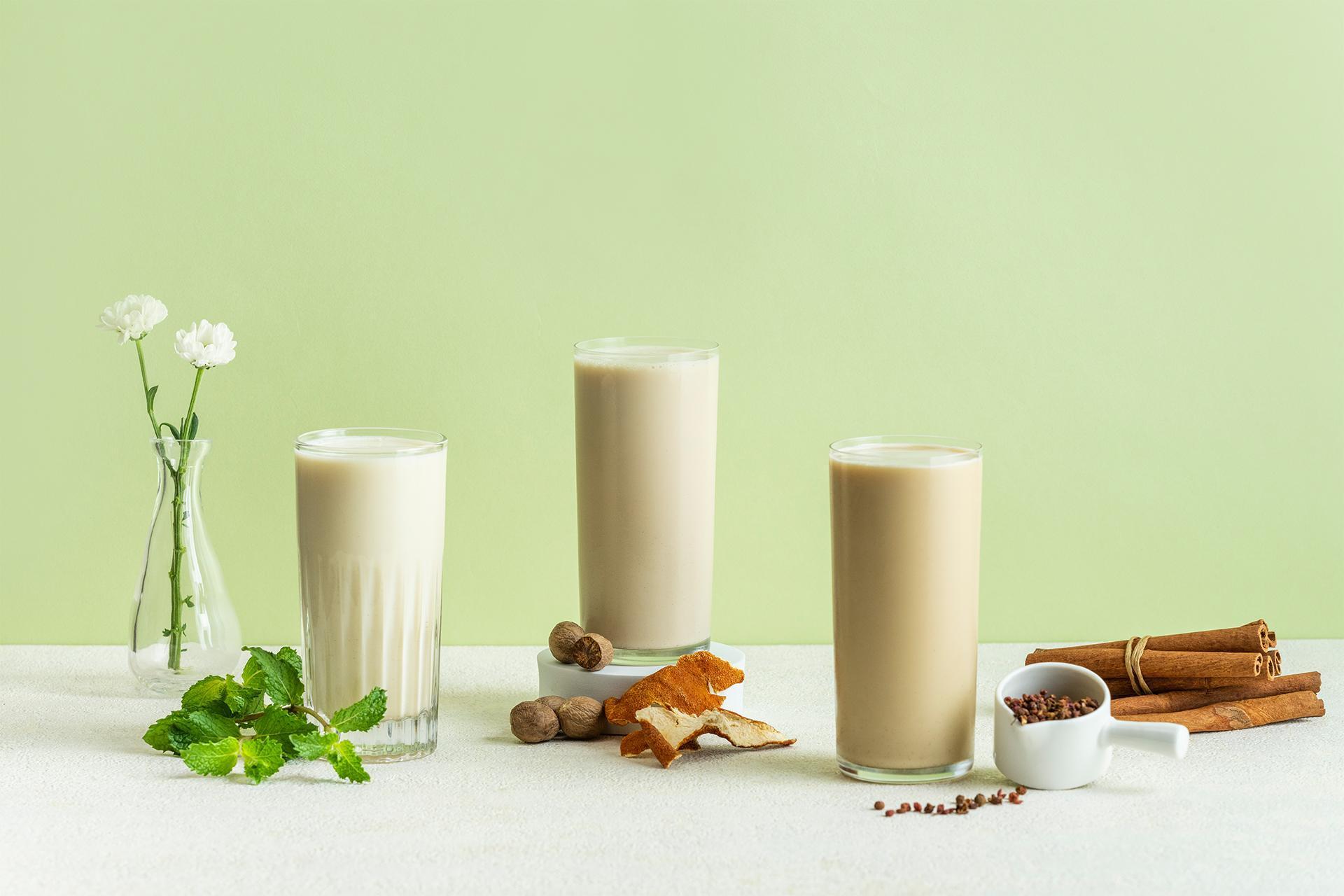 除了鍋煮奶茶，「茶裡不然」同樣以辛香料讓奶茶風味有更多可能。（茶裡不然提供）