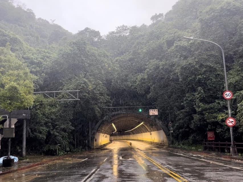 康湖隧道發生坍方，台北市政府已於今天早上緊急搶通。（翻攝自黃珊珊臉書）