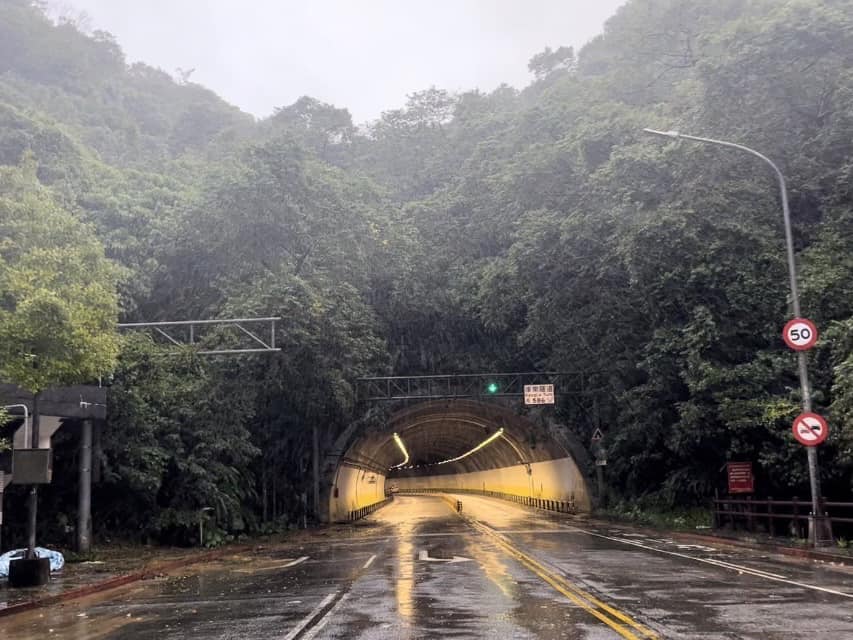 康湖隧道發生坍方，台北市政府已於今天早上緊急搶通。（翻攝自黃珊珊臉書）