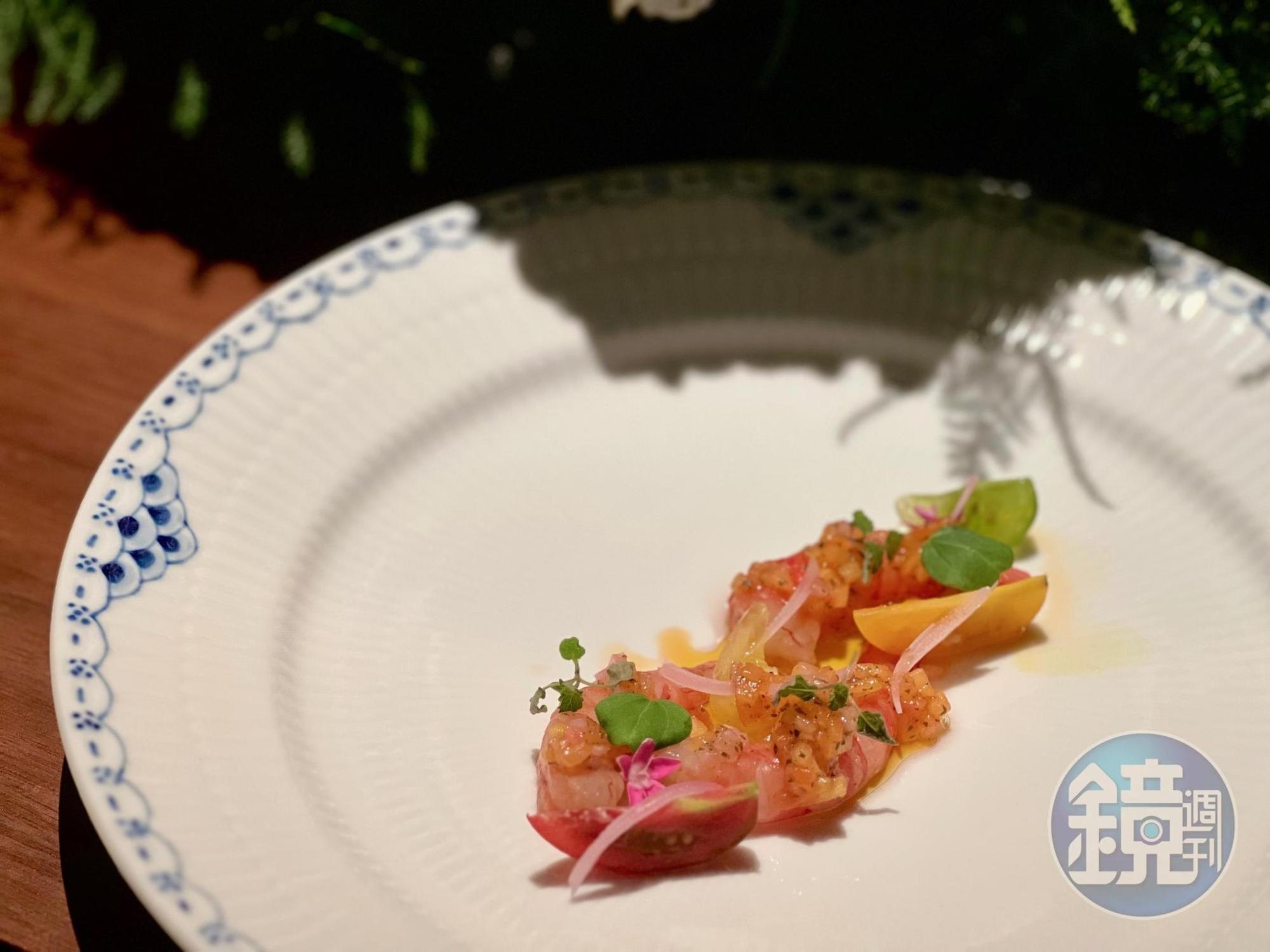 餐宴限定前菜搭配的「公主藍系列」原本設計為茶具組,於1978年首次製造為完整的晚宴餐具。手繪花邊強調半花邊唐草的外形。