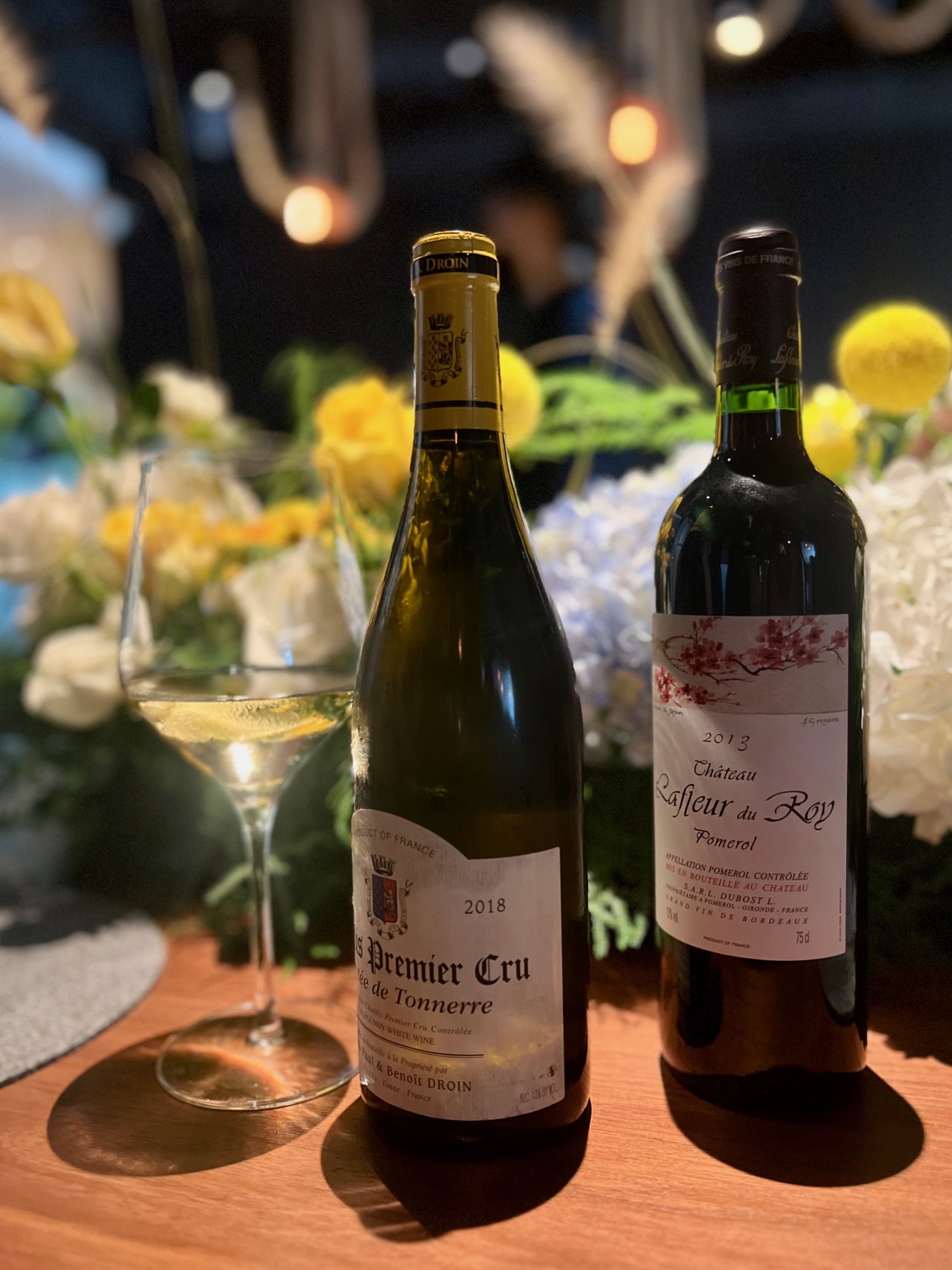 搭餐酒也符合女王喜愛的花卉元素，於香氣上呈現皇室的典雅氛圍。