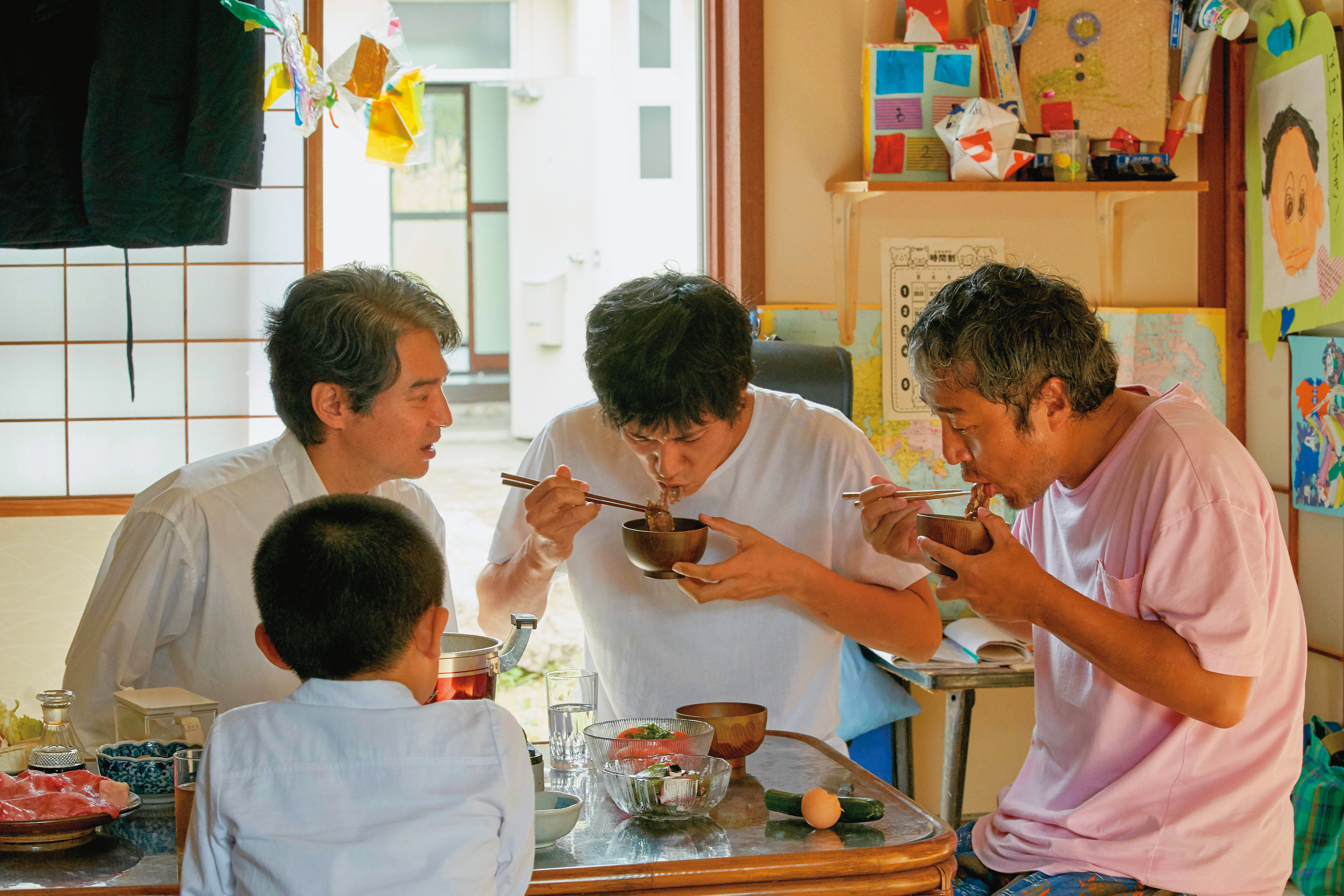 一群被視為怪咖的人，相遇在一個魯蛇社區，為彼此心靈找到扶持與依偎。（政駒提供）