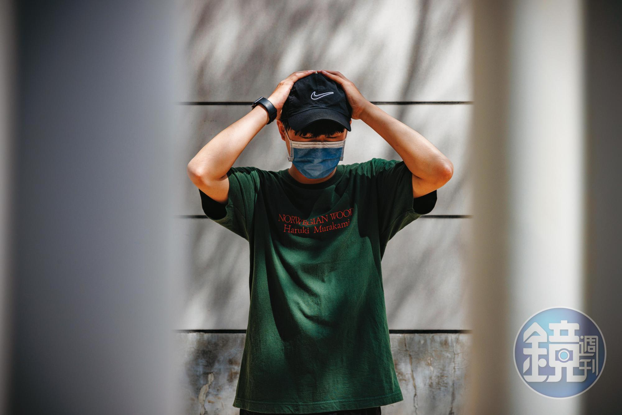 阿Tone於高雄受訪時，說自己應該是認識的流亡港人中最年輕者，來台生活，是此生第一次「獨立」。（王漢順攝）