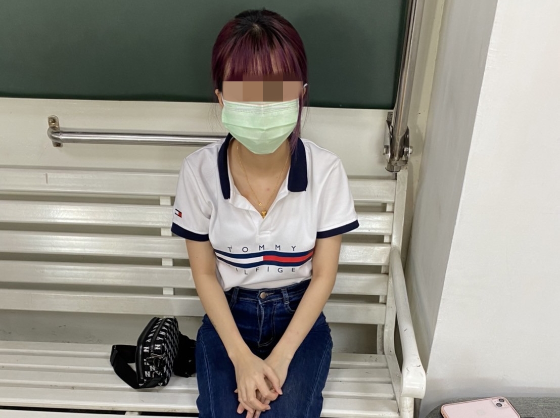 阮姓越南籍女子非法留台3年，因在旗津招不到計程車被警查獲。（翻攝畫面）
