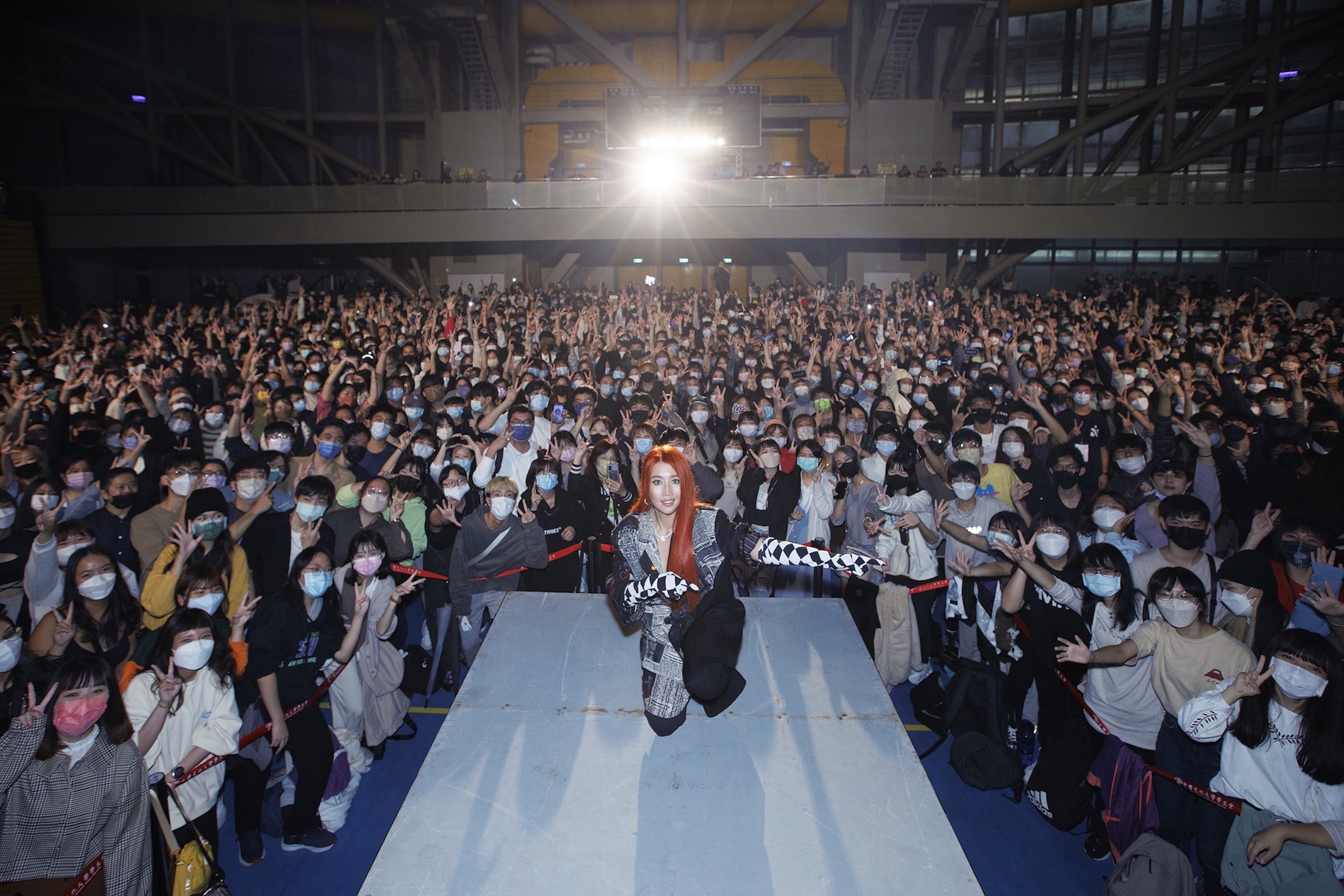 天生歌姬A-Lin的舞台魅力橫掃校園。（索尼音樂提供）