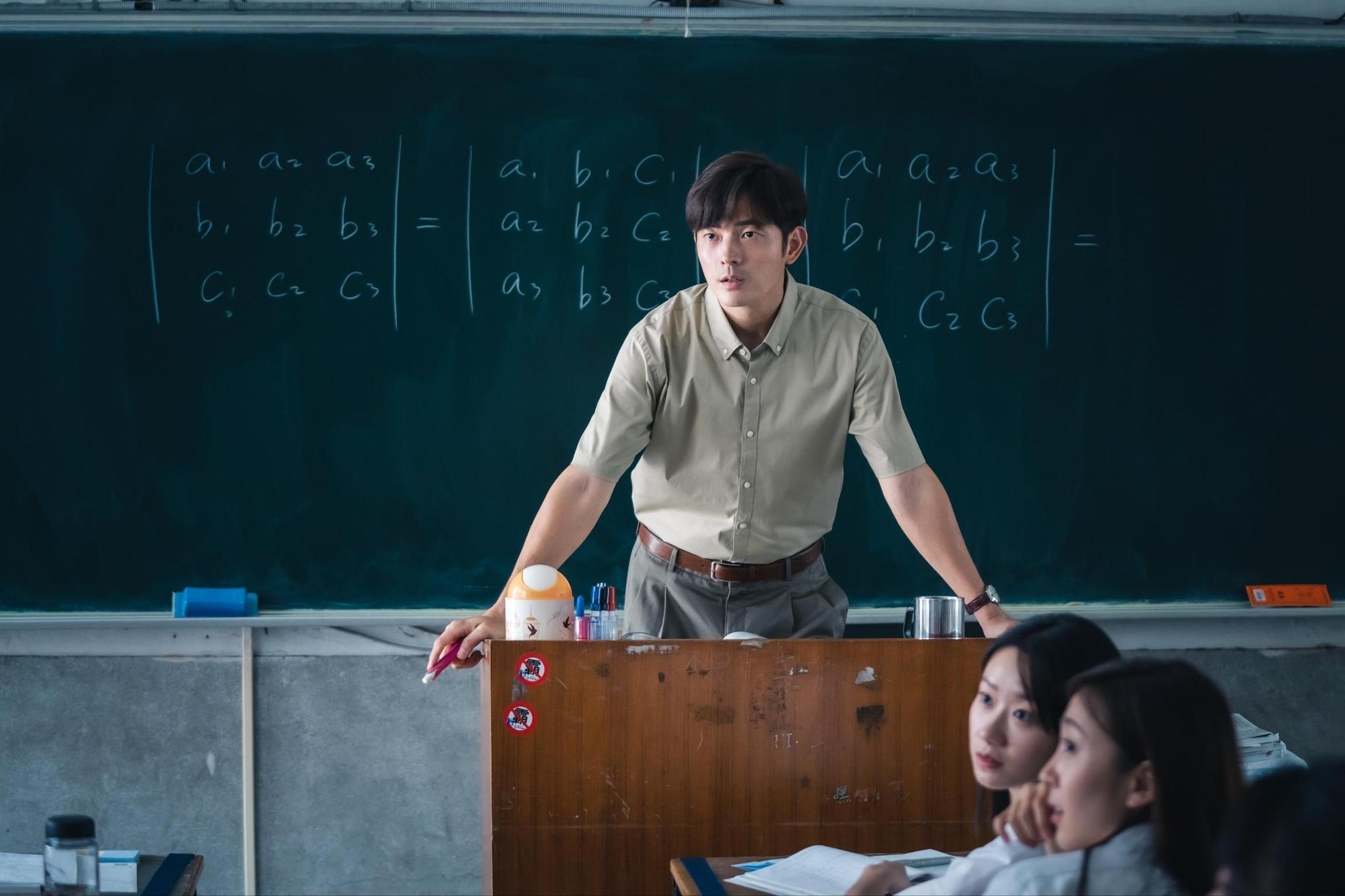 宥勝不怕數學公式難背,反而聲音一直被打槍,導演一直嫌他口氣語調太『性感』,聲音要更沉下去。」(奇葩娛樂)