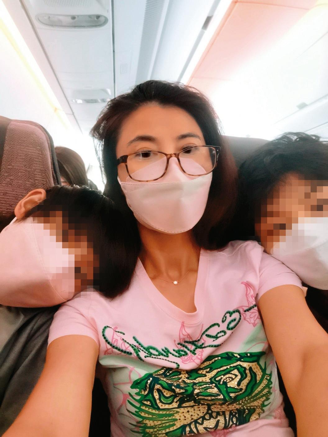 岳庭與法籍老公結婚25年,育有2子。(翻攝自岳庭的健康生活臉書)