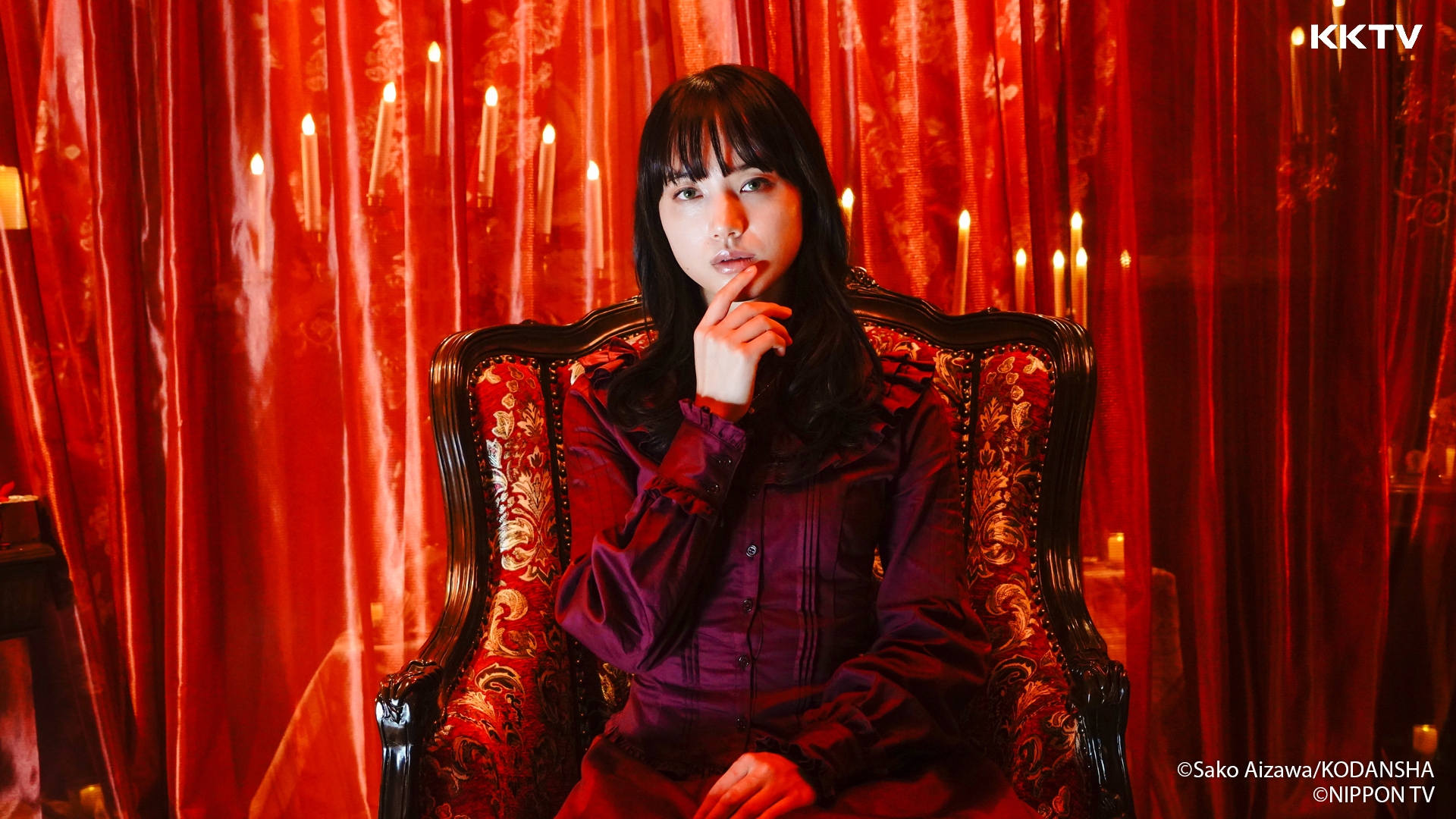 清原果耶在改編自小說的日劇《靈媒偵探城塚翡翠》中演能通靈的偵探。（KKTV提供）