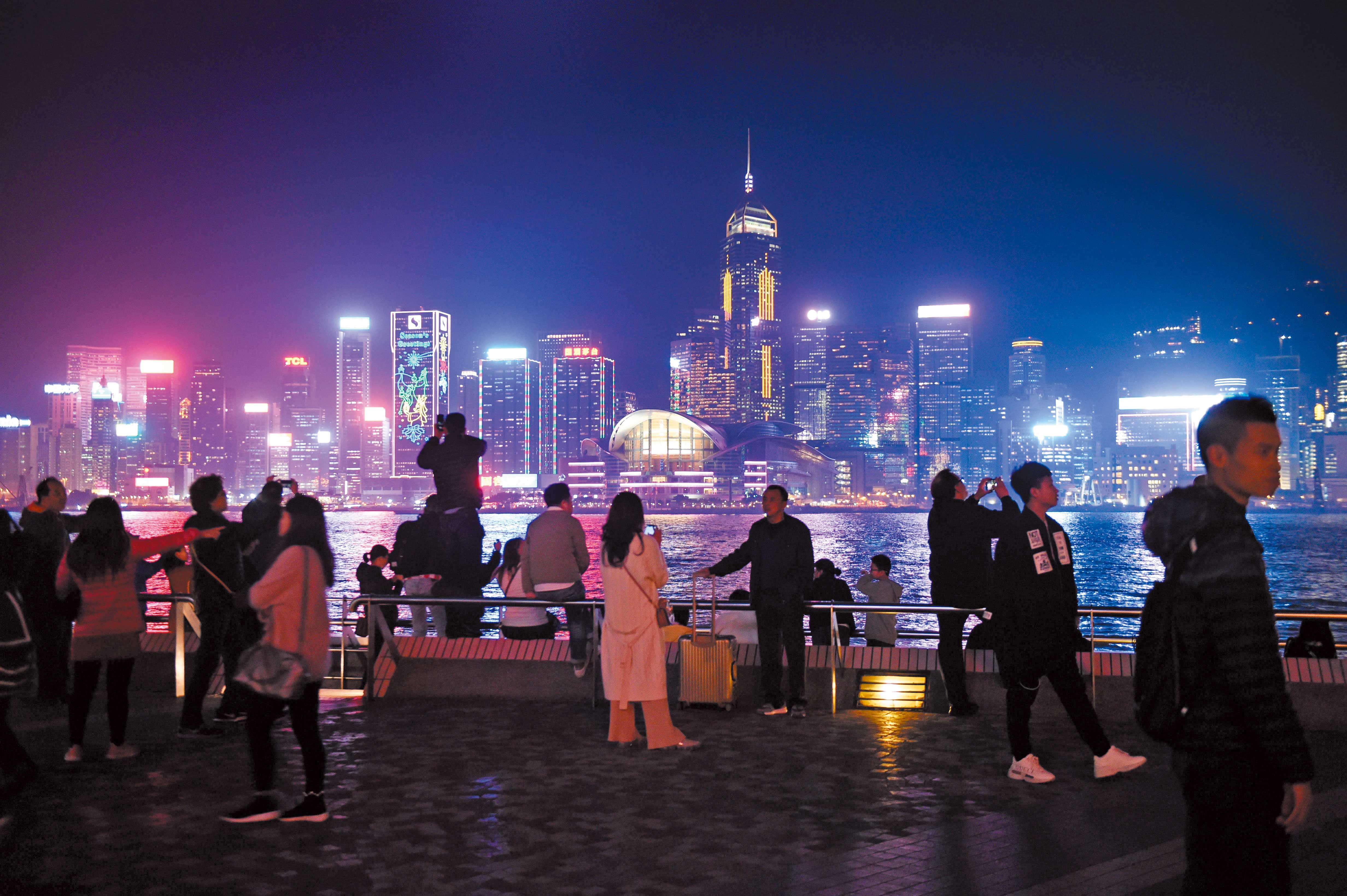 美元強勢及中資企業回港上市，讓港股壓力重重。（東方IC）