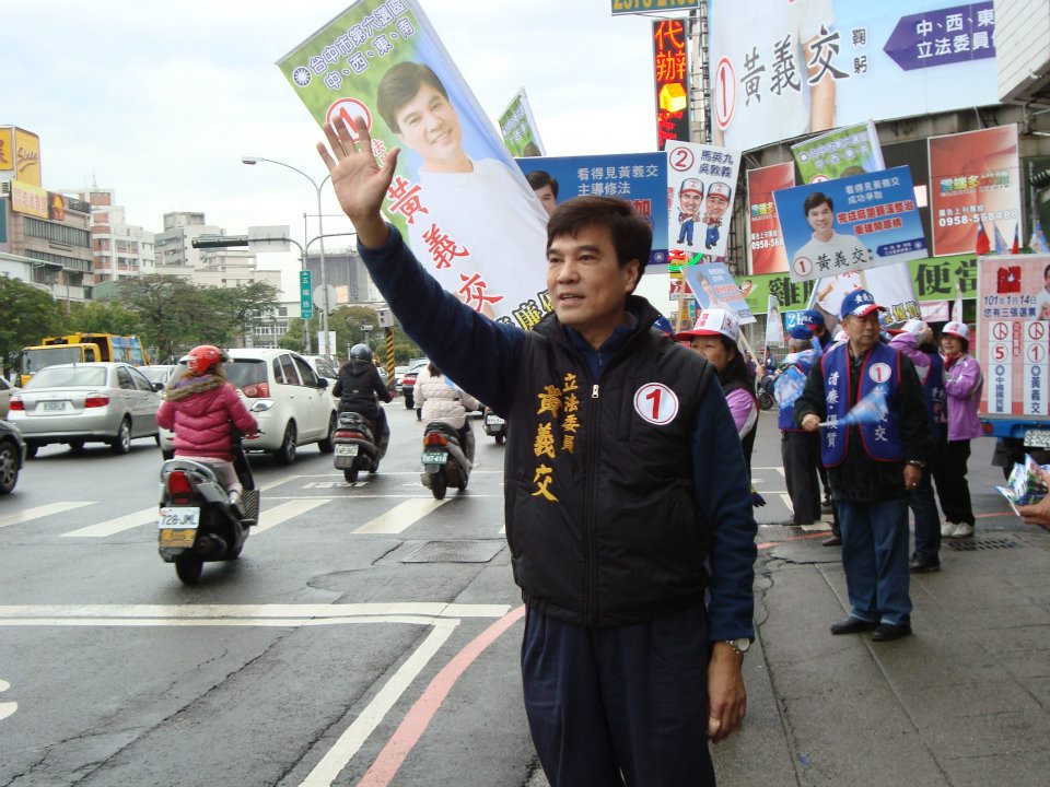 黃義交今在內湖住處墜樓身亡。（翻攝黃義交臉書）