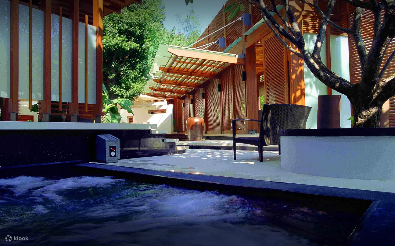 「三二行館Villa32」集結溫泉、住宿、美食，館內設有8個白磺、青磺湯池。