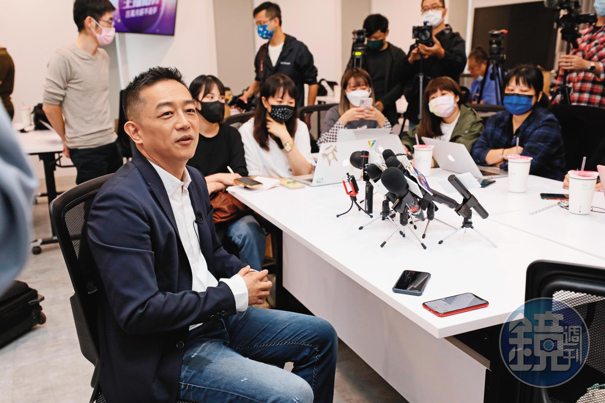 陳昭榮之前曾說,直播所賺的錢,一度比他演戲的收入還多。
