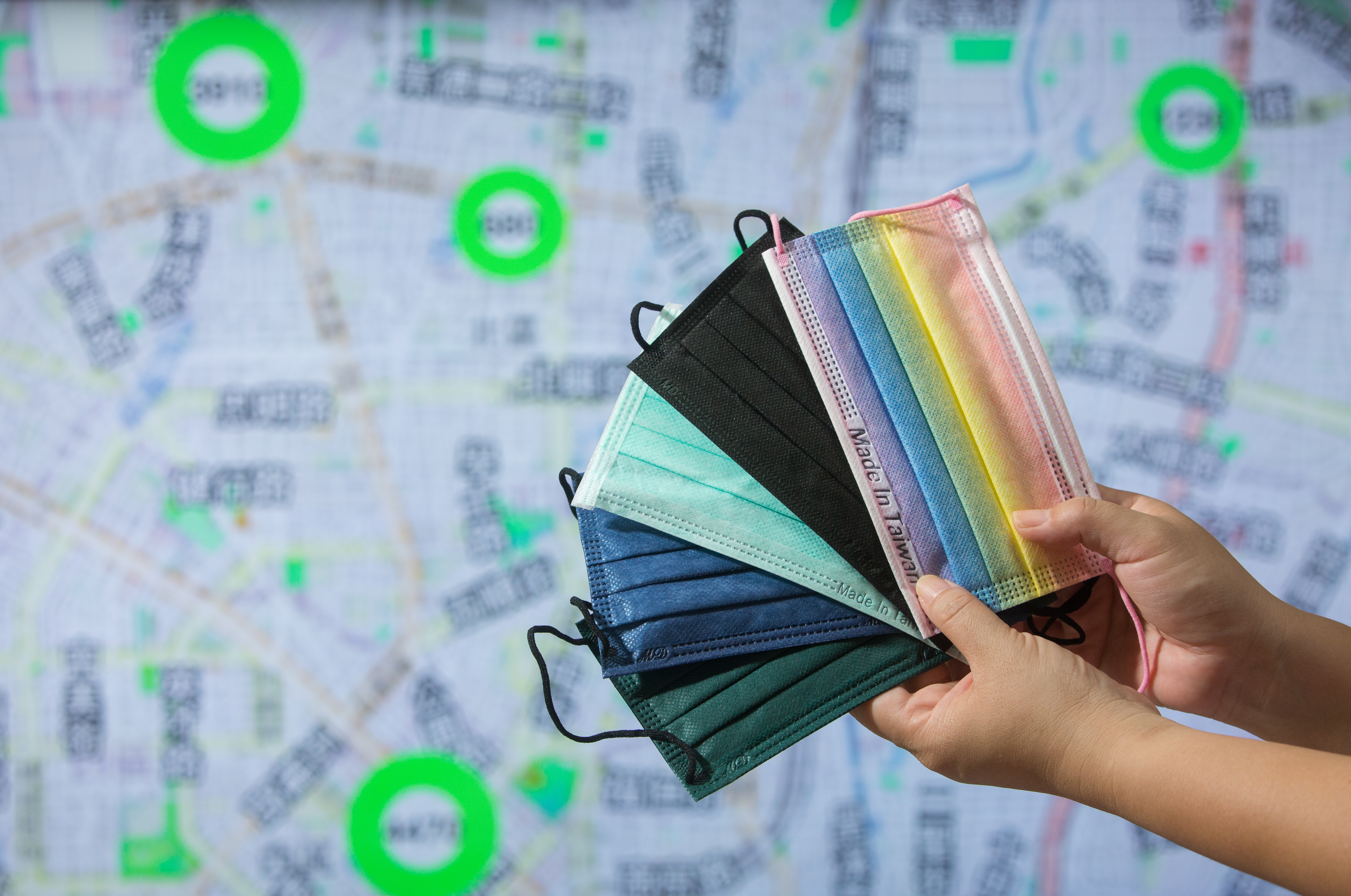 2021年11月桃園一家超商發生店員勸導戴口罩遭紙雕師刺死的事件。（示意圖，本刊資料照）