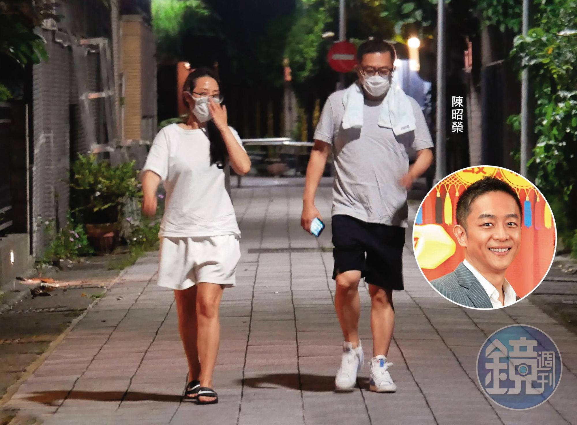 陳昭榮(右)與熟女(左)出門運動,很有種知己好友的fu。