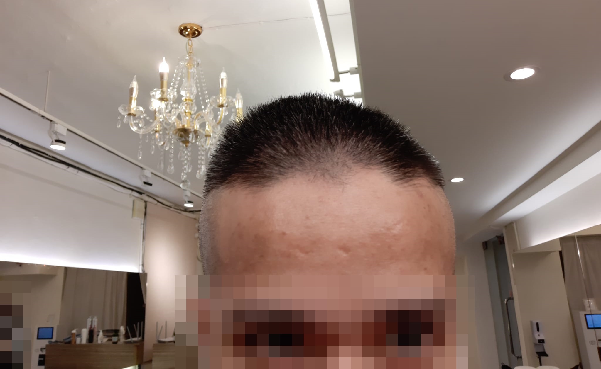 一名男網友到百元理髮卻被剪壞，憤而發文公審店家，引起網友熱議。（翻攝自爆料公社）