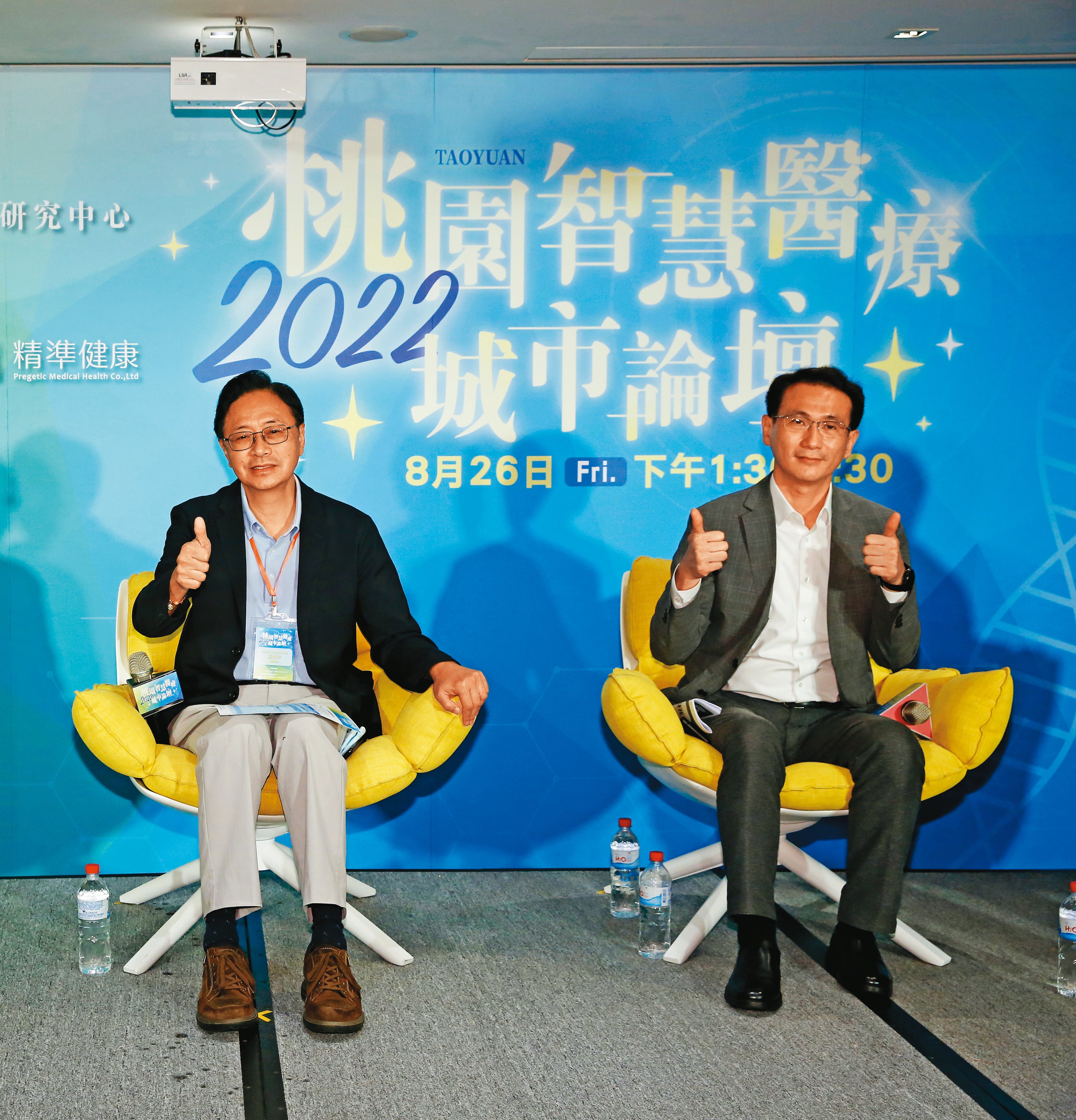 桃園市長參選人雖有4名,但外界主要關注鄭運鵬(右)與張善政(左)的藍綠對決。