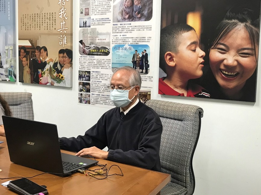 慈濟骨髓幹細胞中心楊國梁主任藉講師認證機會感恩全台志工。（慈濟基金會提供）