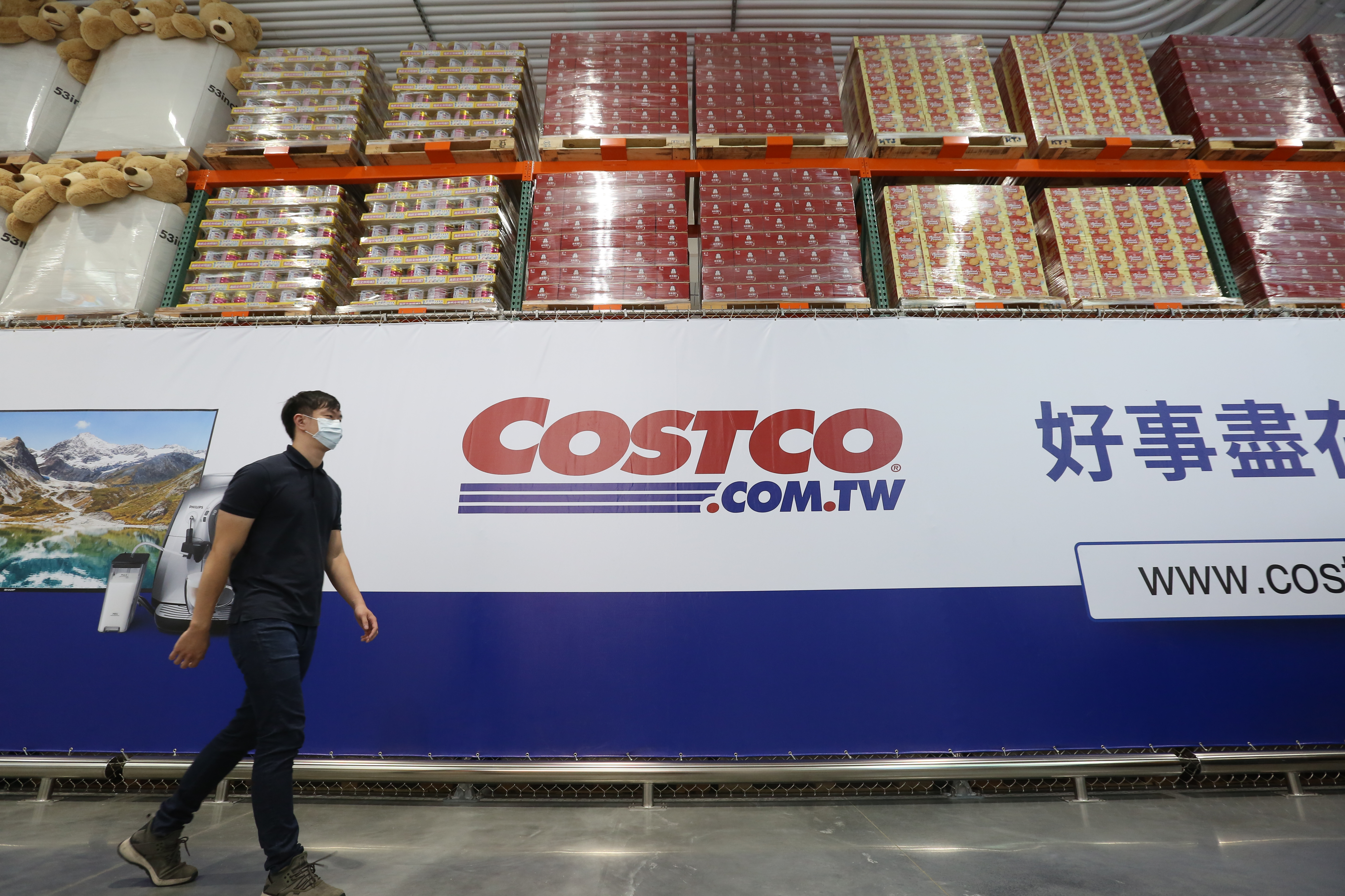 好市多聯名卡要換人發，引發網友抱怨。