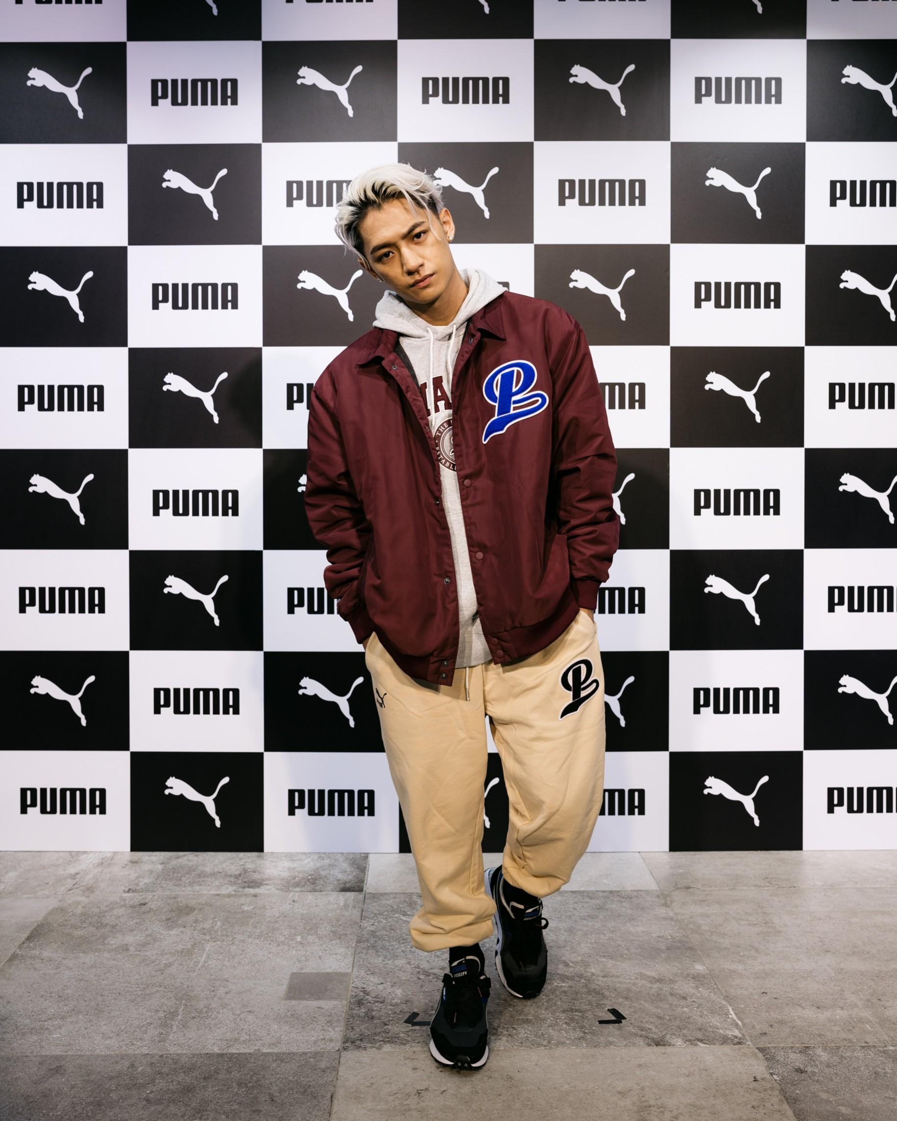 新生代饒舌歌手吳霏身著Puma T教練外套(NT$3,580)、長厚連帽T(NT$2,880)、長褲(NT$2,180)、Rider FV Ivy常春藤運動鞋(NT$2,980)。(Puma提供)