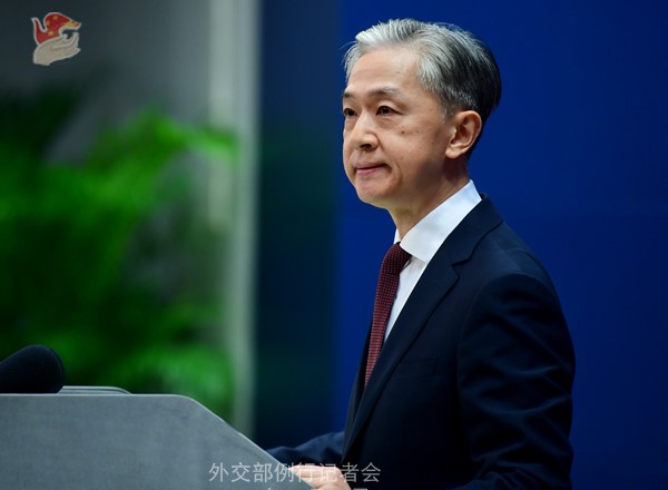 針對有香港示威者遭外館人員拖進領事館圍毆，中國外交部卻稱有滋擾分子非法進入領事館。（翻攝自中國外交部官網）