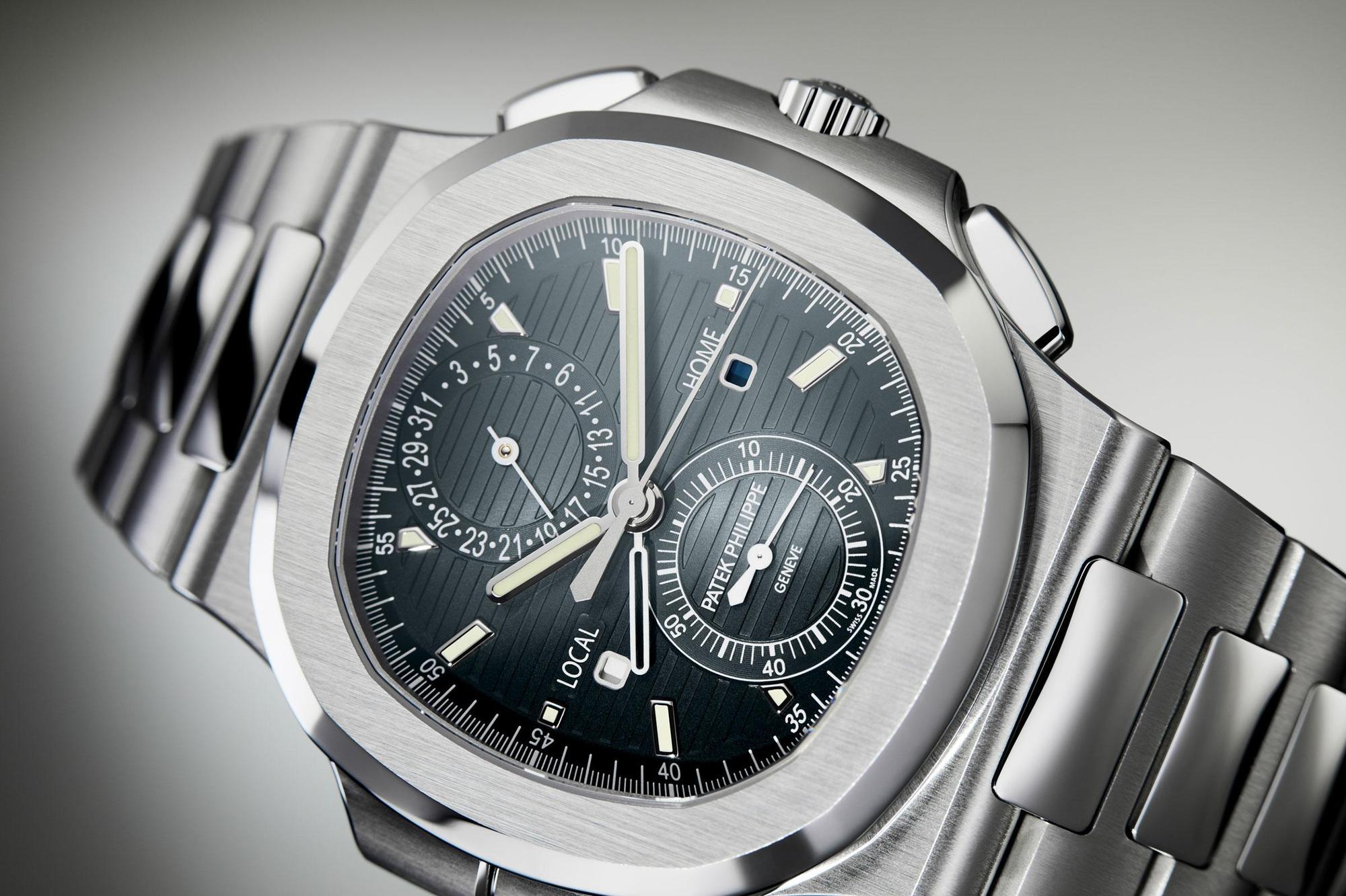 5990.1A-011 Nautilus 兩地時間飛返計時碼錶，建議售價NT$ 2,001,000。