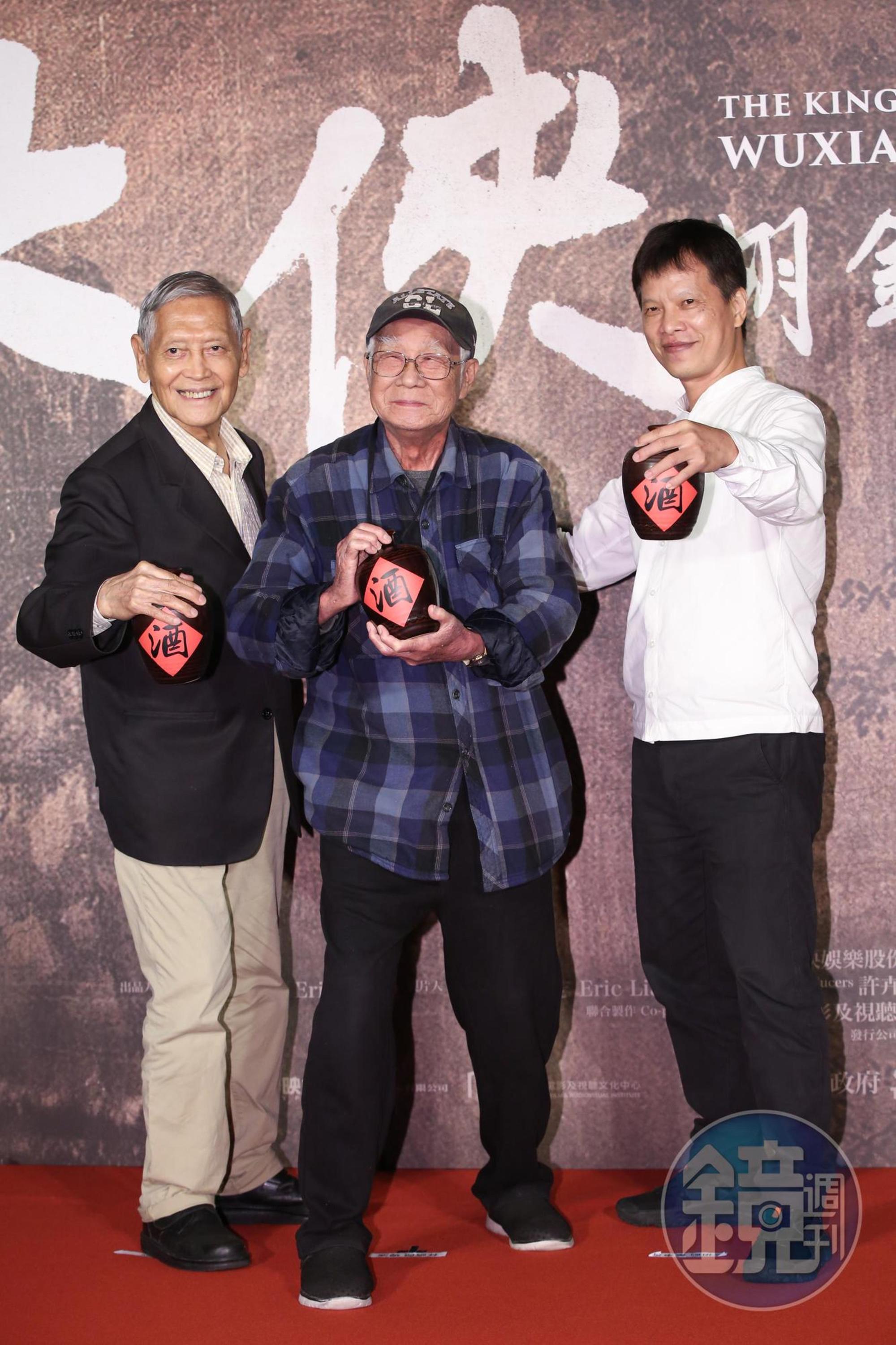 與胡金銓情同師徒的石雋、金鐘名導演林福地及導演林靖傑出席《大俠胡金銓》首映會,分享拍攝該片時的心情。★鏡週刊關心您:未滿18歲禁止飲酒,飲酒過量害人害己,酒後不開車,安全有保障。