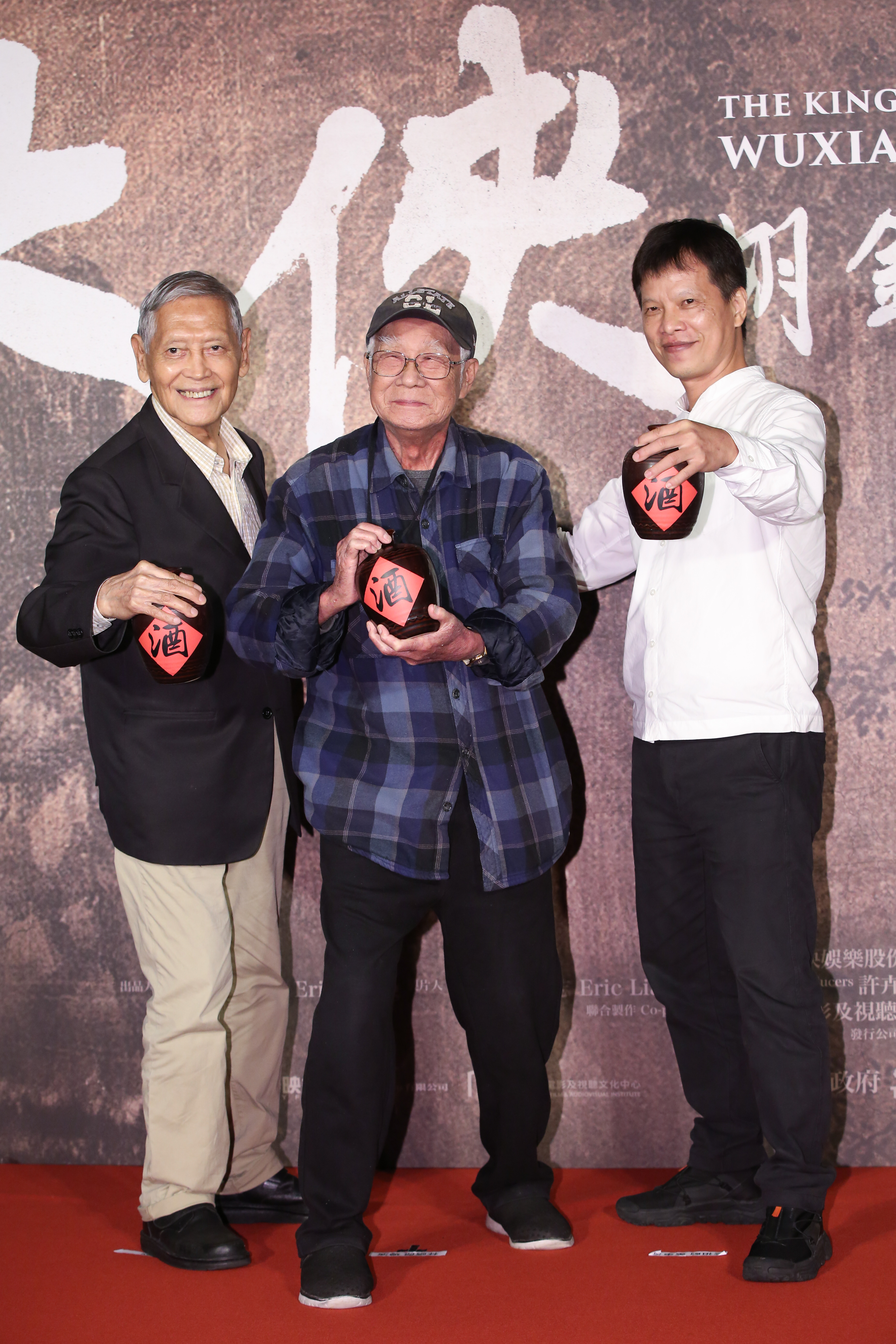 與胡金銓情同師徒的石雋、金鐘名導演林福地及導演林靖傑出席《大俠胡金銓》首映會，分享拍攝該片時的心情。★鏡週刊關心您：未滿18歲禁止飲酒，飲酒過量害人害己，酒後不開車，安全有保障。