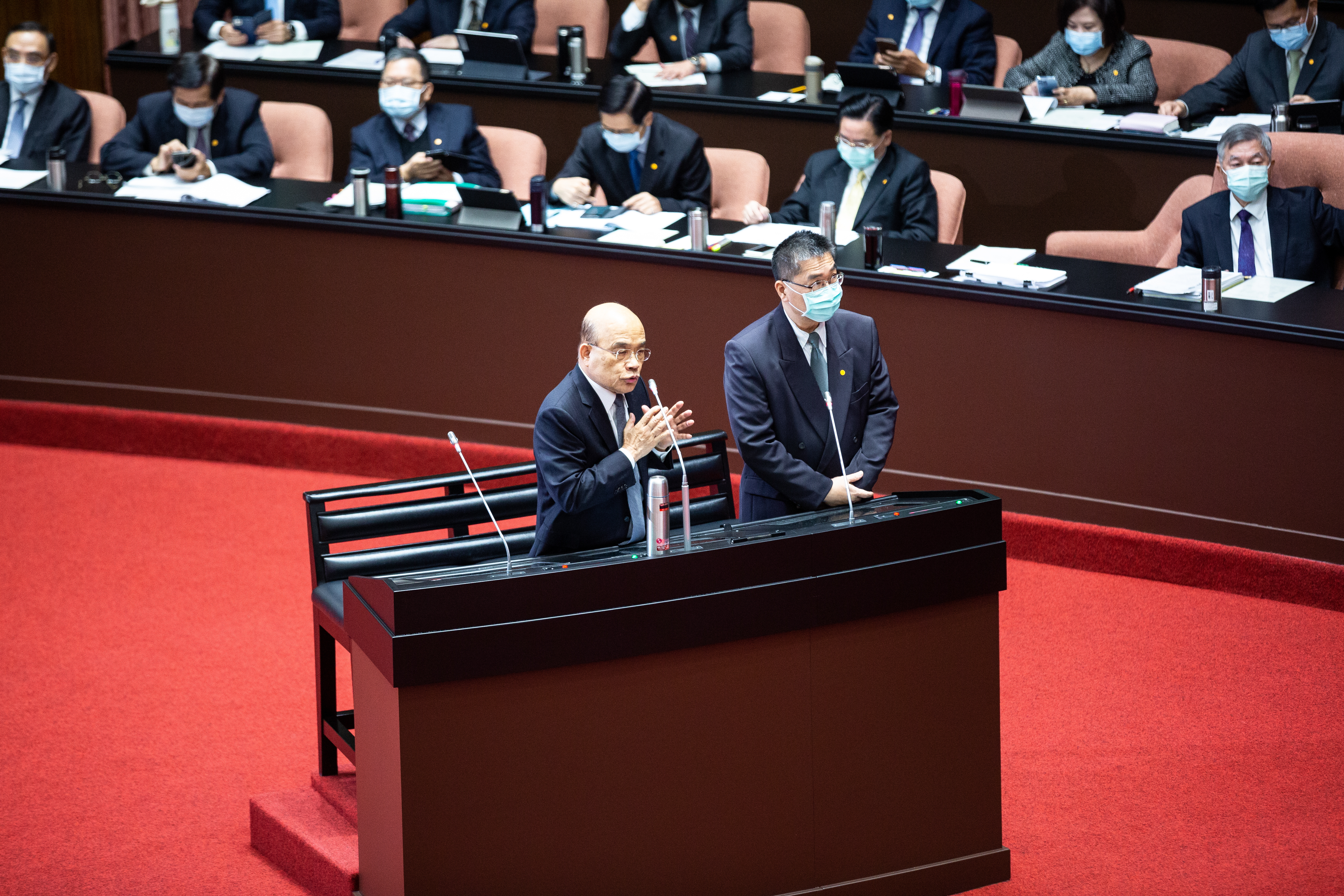 行政院長蘇貞昌昨天確診後，內政部長徐國勇今天出現發燒的狀況，目前快篩結果為陰性。（本刊資料照）