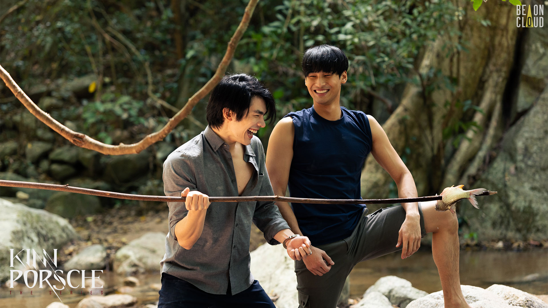 Mile（左）和Apo因合作《Kinn Porsche黑幫少爺愛上我》成為好夥伴，兩人戲裡戲外都默契絕佳。（愛奇藝國際站提供）  