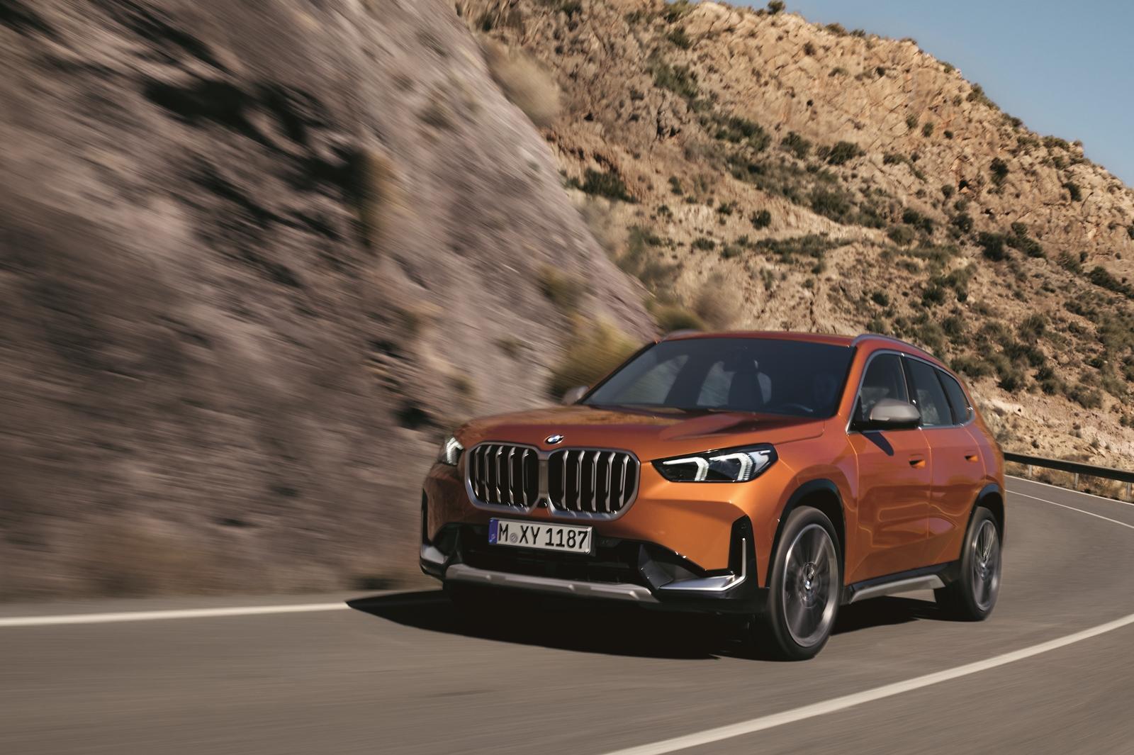 全新世代BMW X1搭載BMW TwinPower Turbo直列三缸汽油引擎與Steptronic七速雙離合器自手排變速箱， BMW X1 sDrive20i更首度導入全新第二代48V高效複合動力，創造出170匹的最大綜效馬力輸出表現，展現熱血探索對未知的渴望。