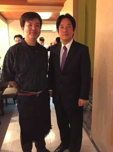 許承穎(左)拿到博士學位後,在朋友邀約下成為連鎖餐飲集團專業經理人。(台風造酒提供)