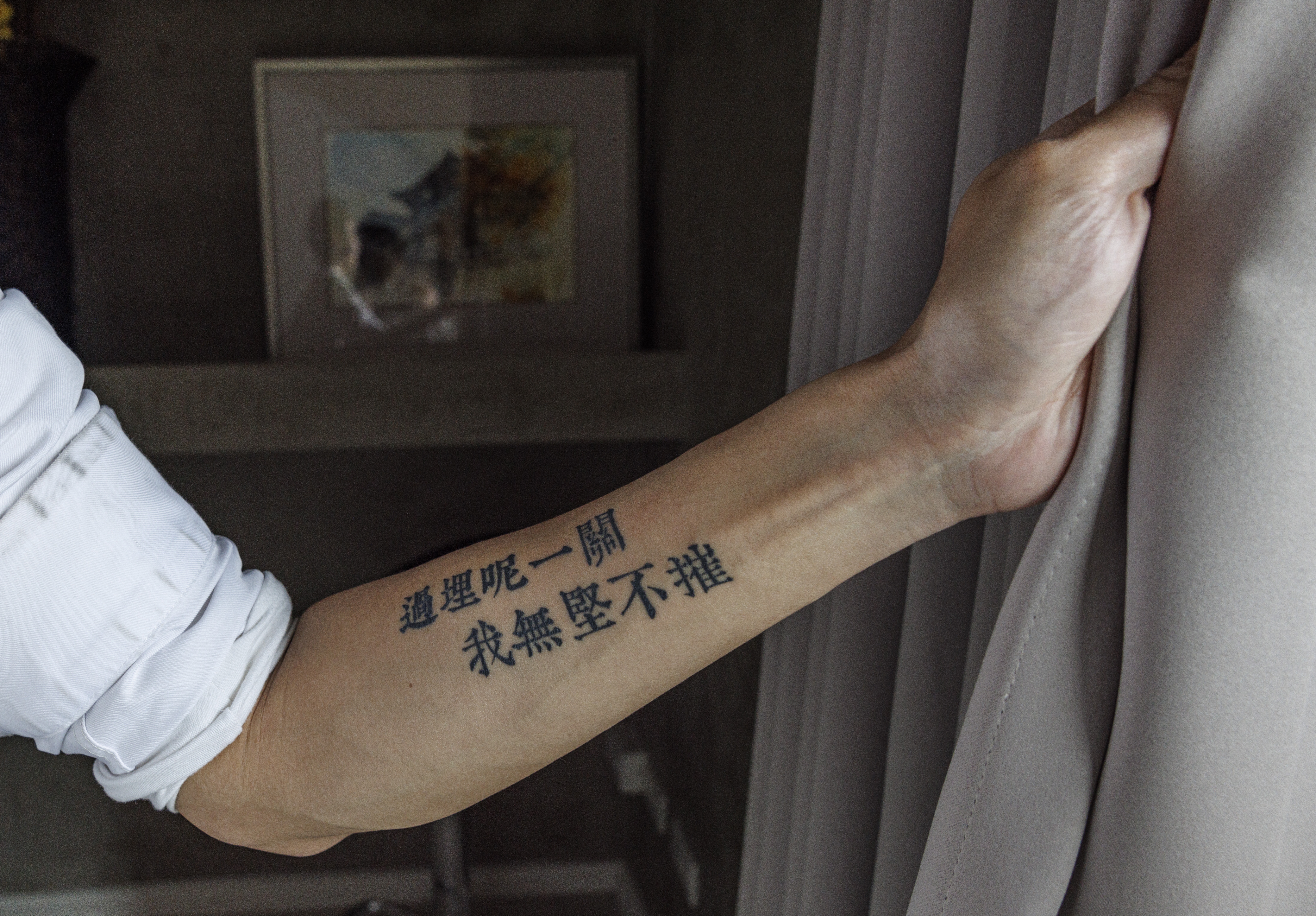 阿爸手上的刺青。