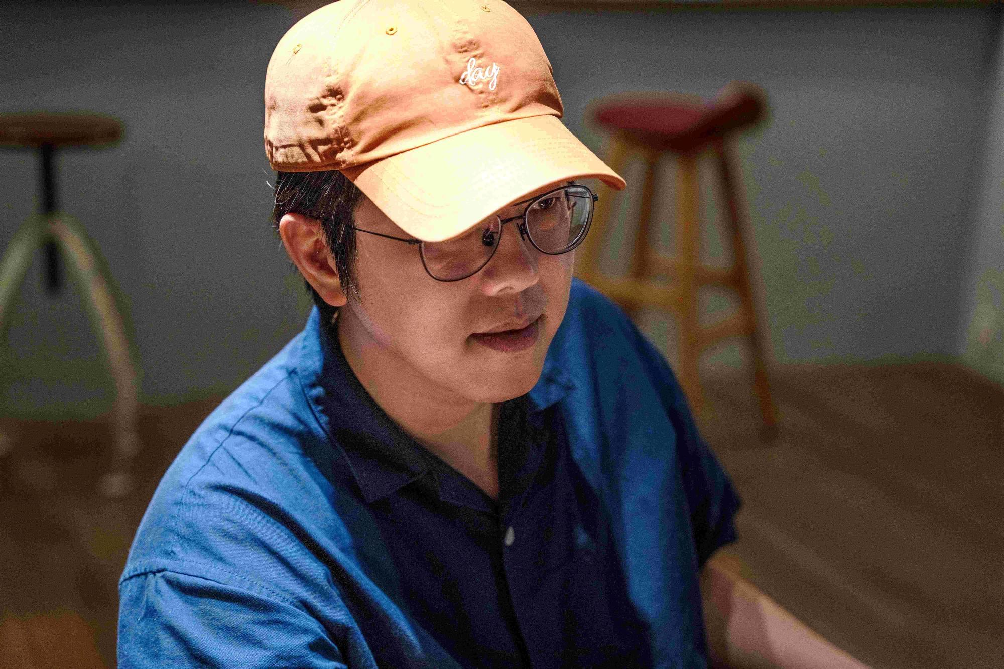 澳門導演孔慶輝首部長片作品《海鷗來過的房間》致敬俄國作家契訶夫，獲本屆金馬獎最佳新導演等三項大獎提名。（海鵬提供）