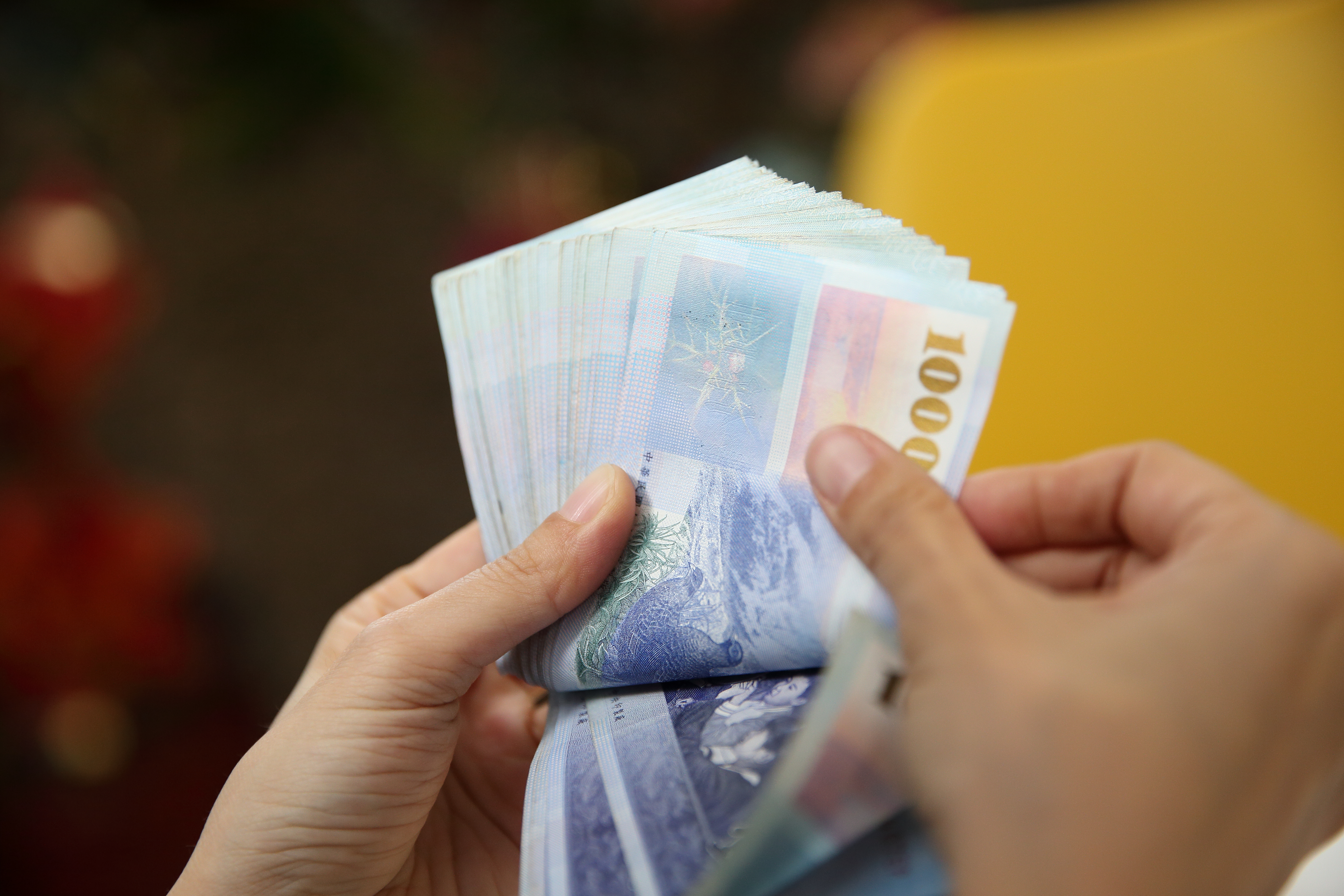 一名網友就讀國三的兒子日前被騙走1,000元，媽媽的處理方式讓網友大讚很成功。（示意圖，本刊資料照）